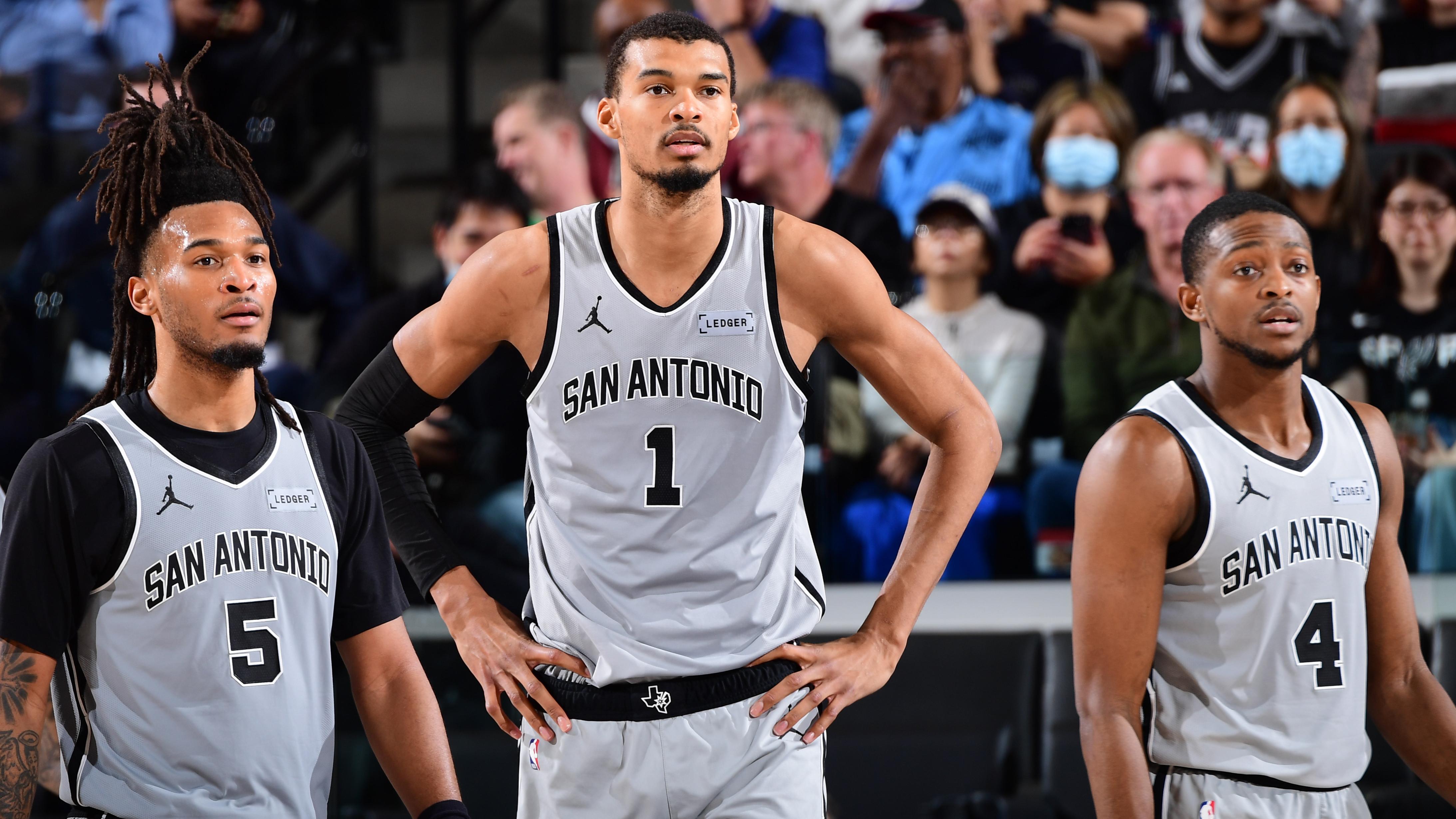 San Antonio Spurs v Los Angeles Clippers