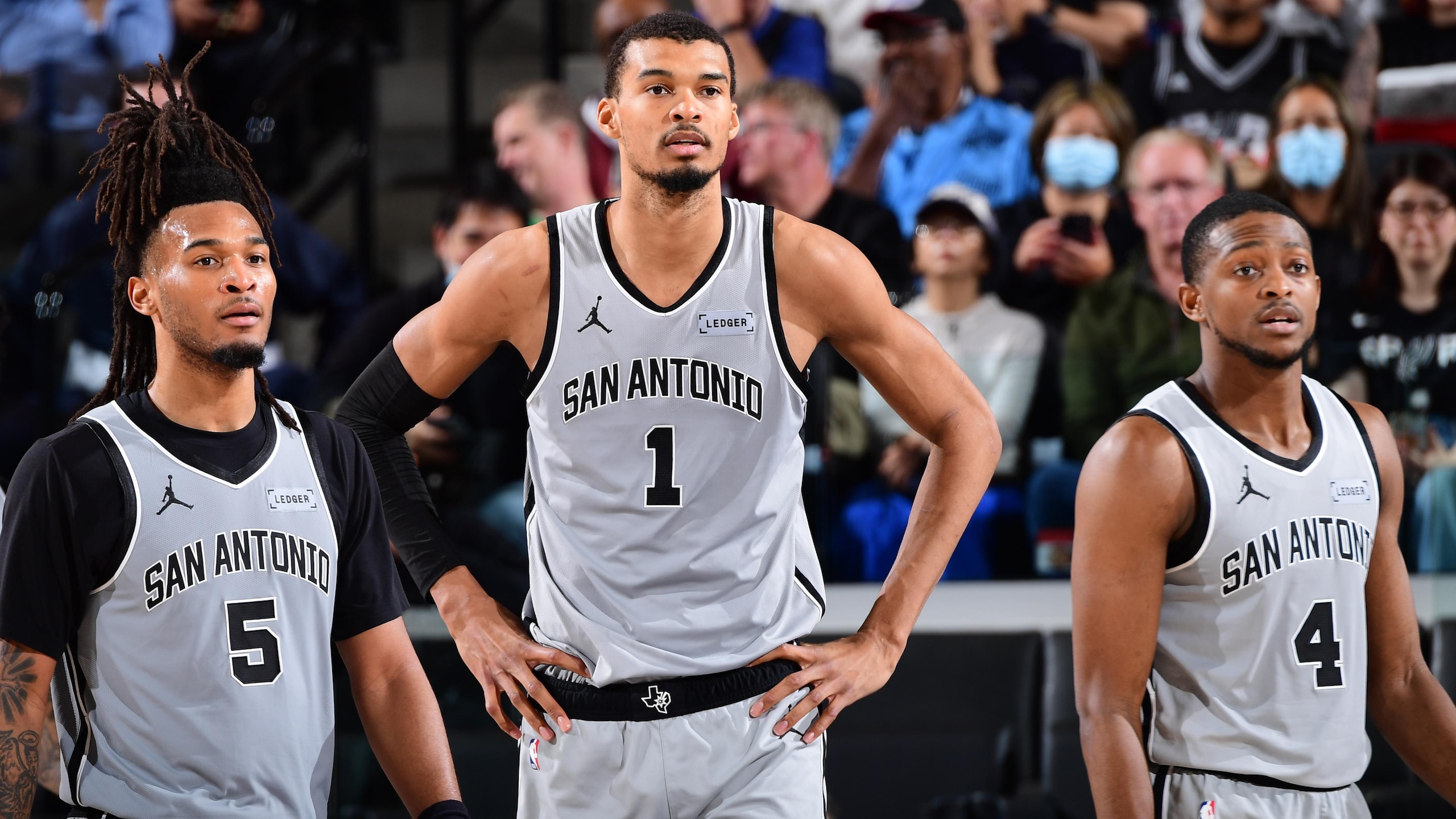 San Antonio Spurs v Los Angeles Clippers