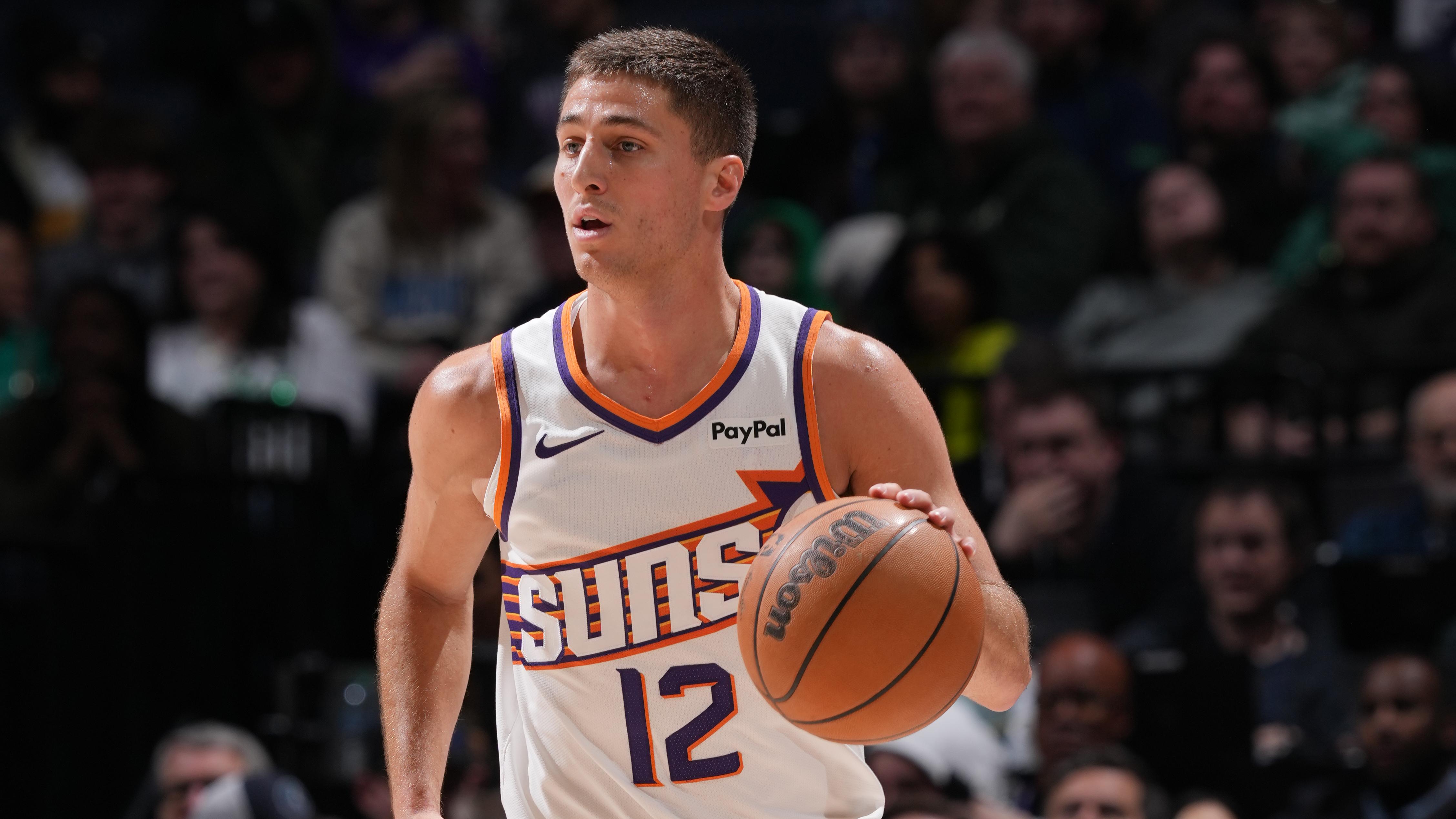 Phoenix Suns v Minnesota TImberwolves
