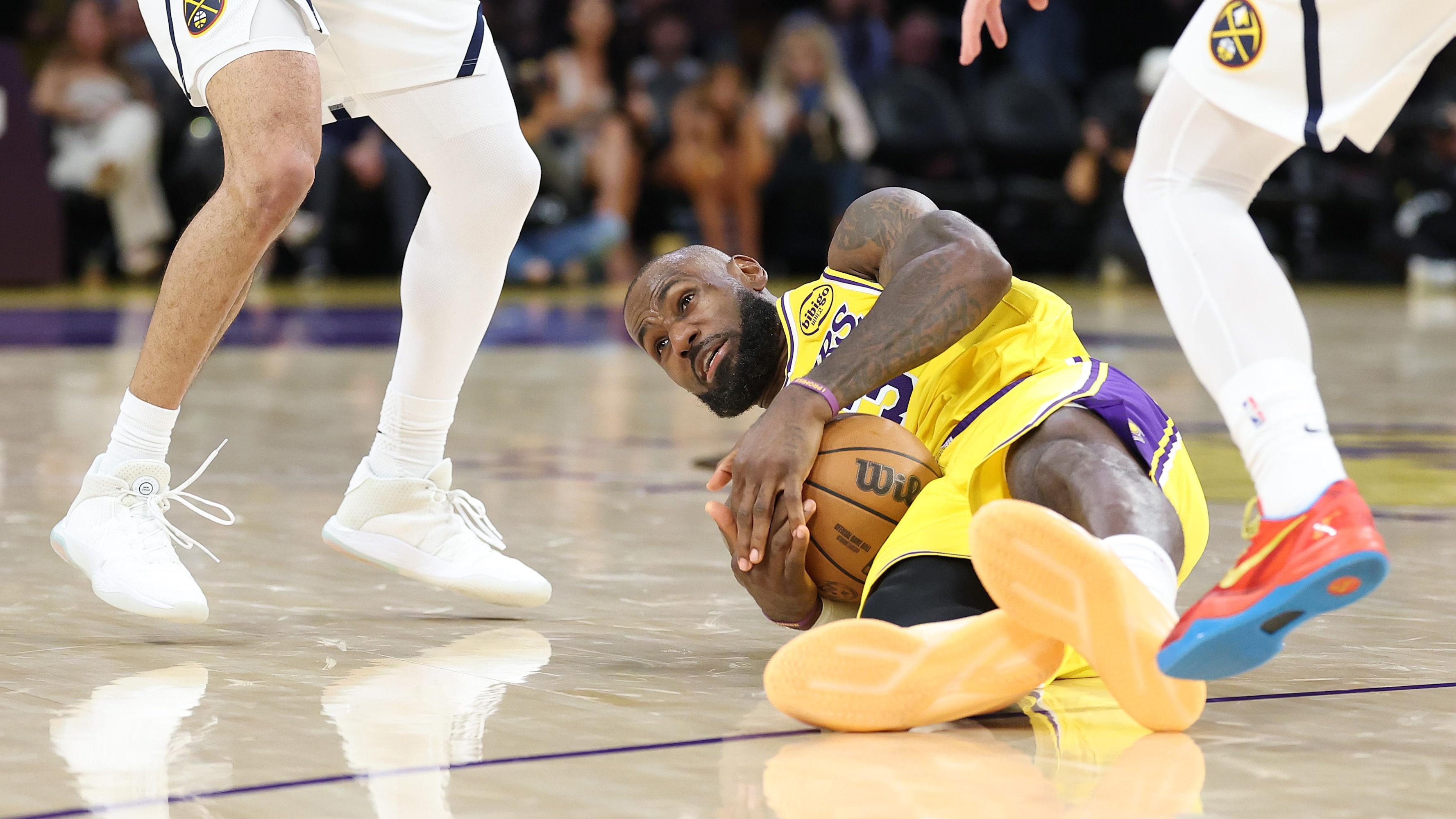 LeBron James Posts IG Photo of Injury From Diving on Court After Viral ...