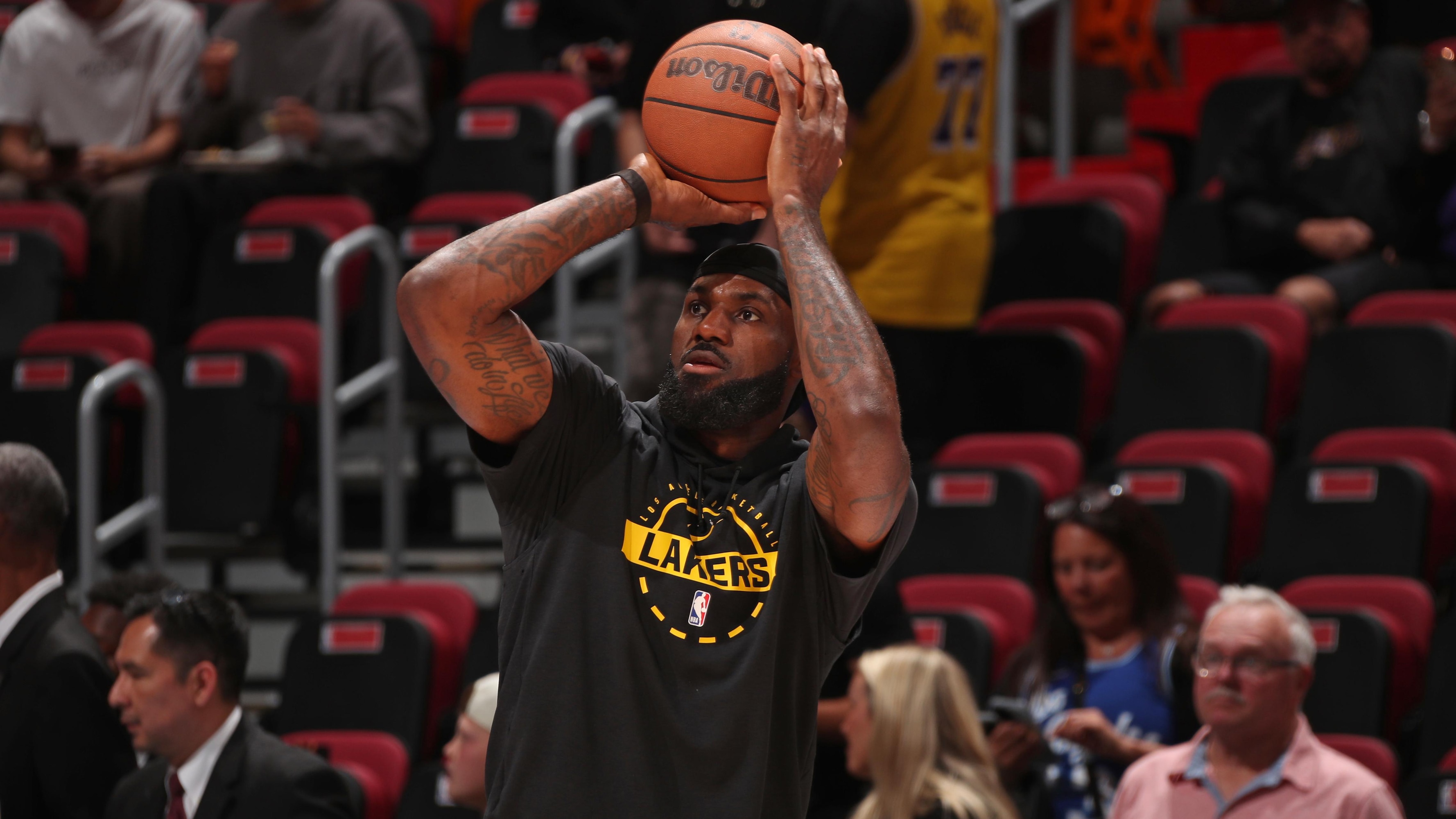 LeBron James Praised by Robert Parish, Why Lakers Star Is 'Deserving' of NBA Games Record
