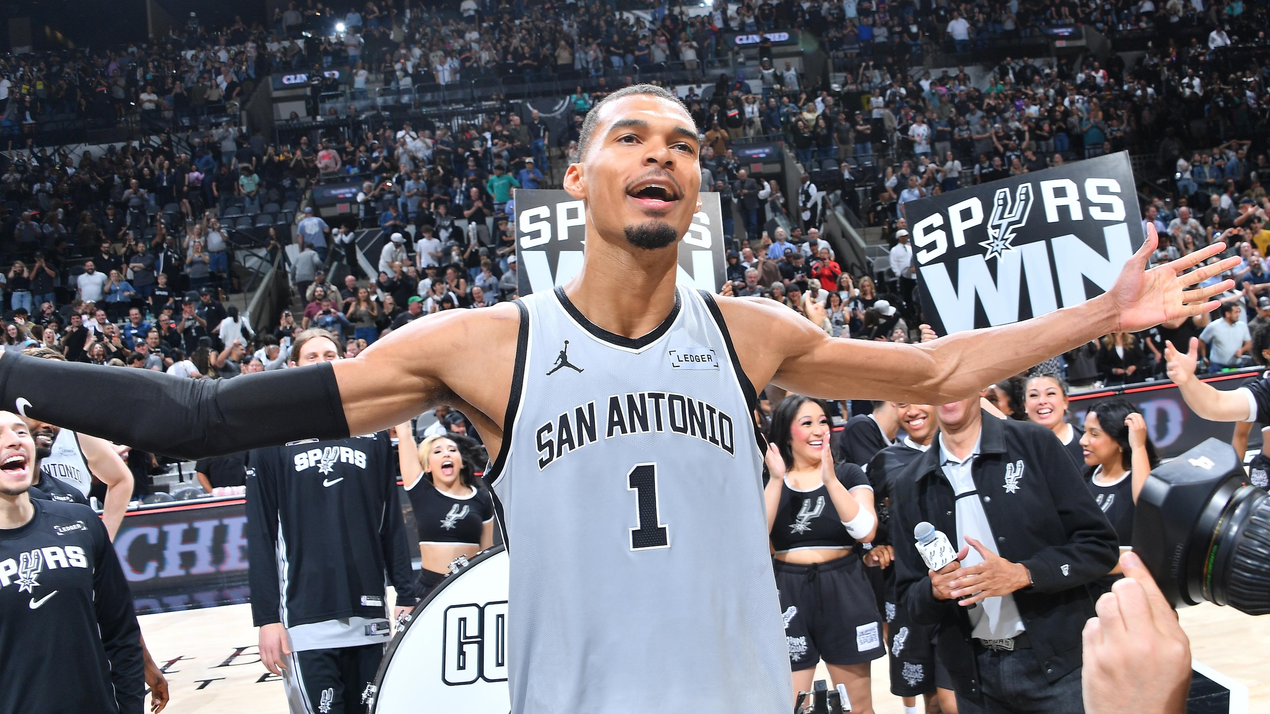 Phoenix Suns v San Antonio Spurs