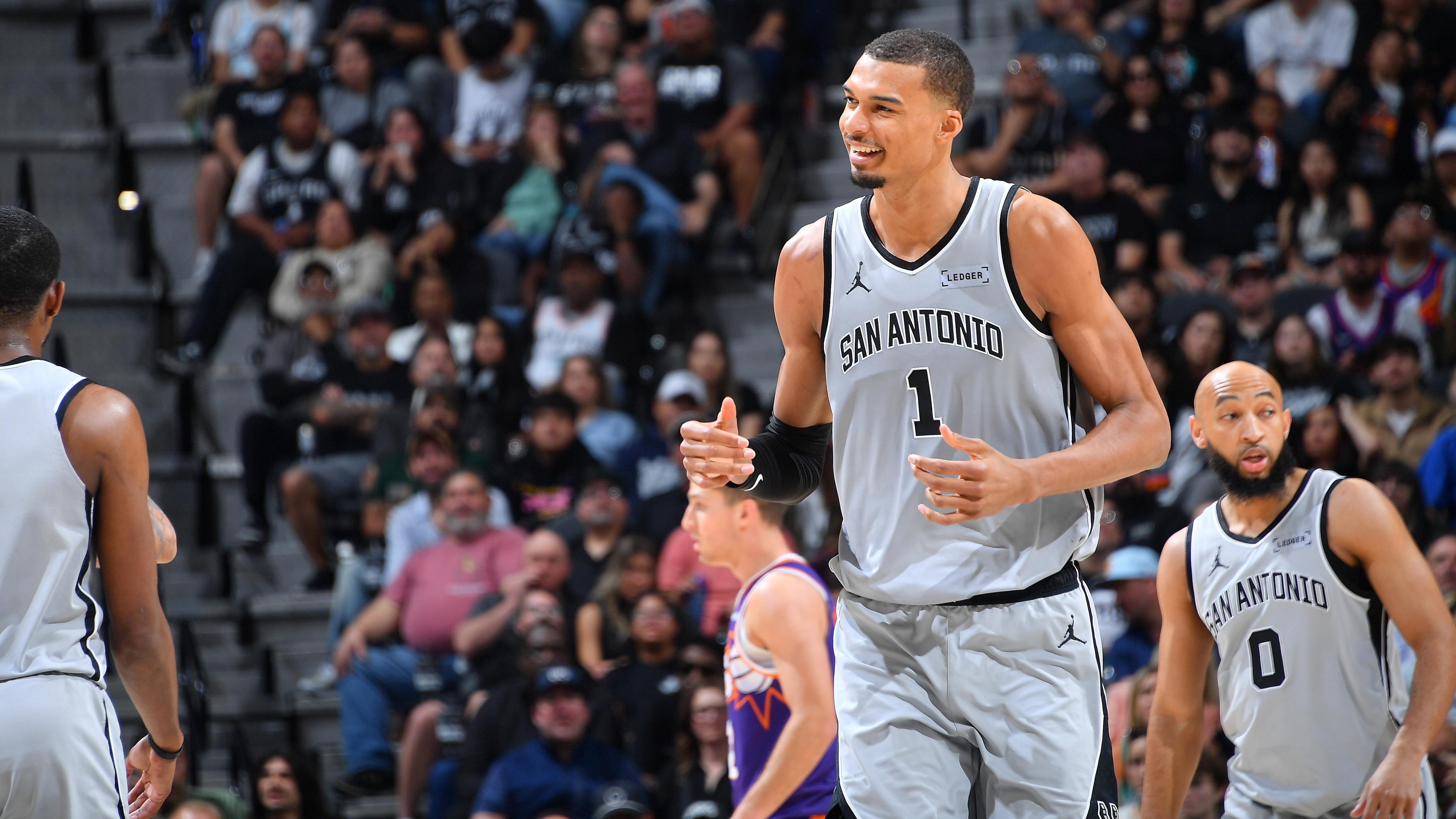 Phoenix Suns v San Antonio Spurs