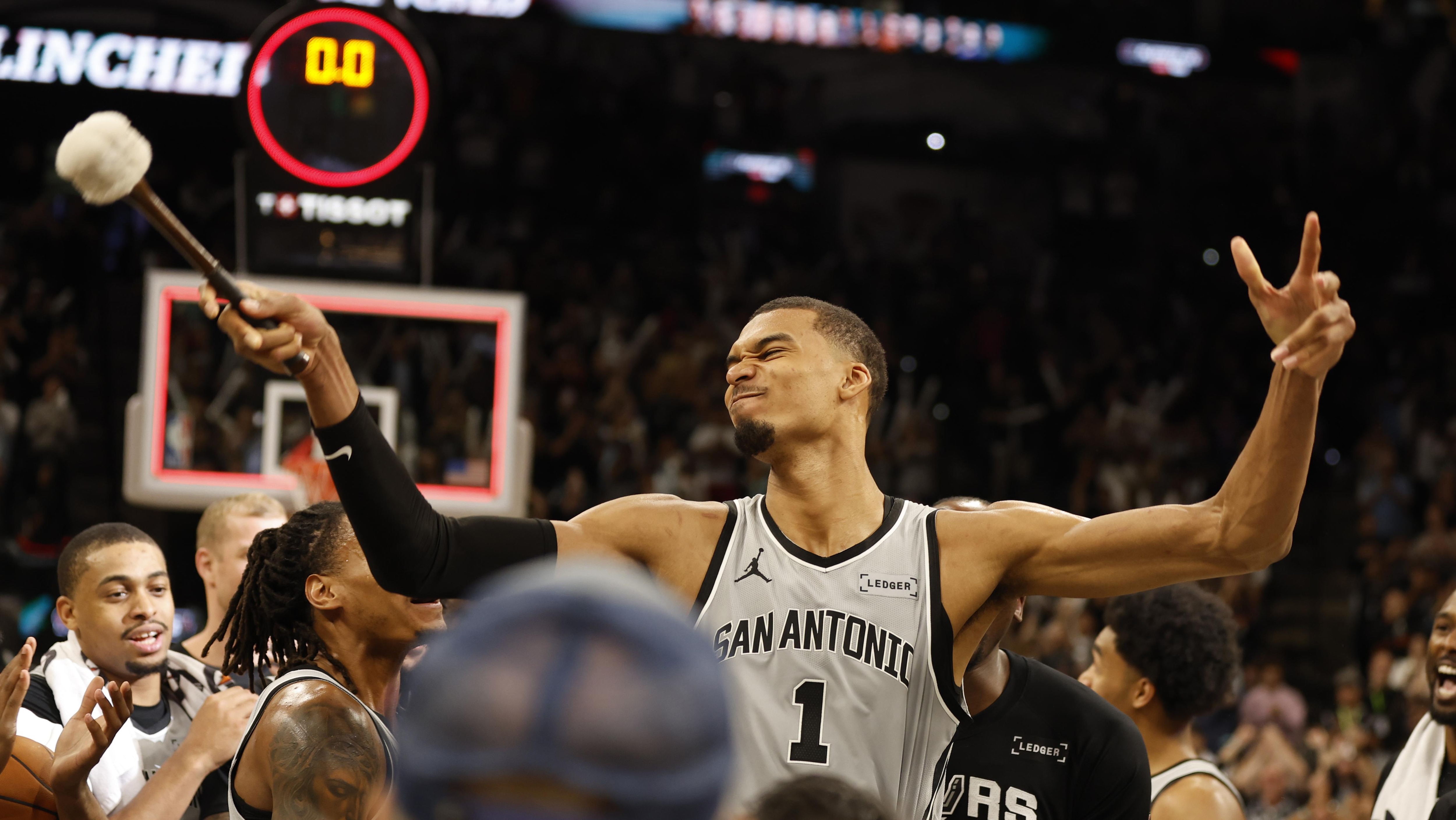Phoenix Suns v San Antonio Spurs