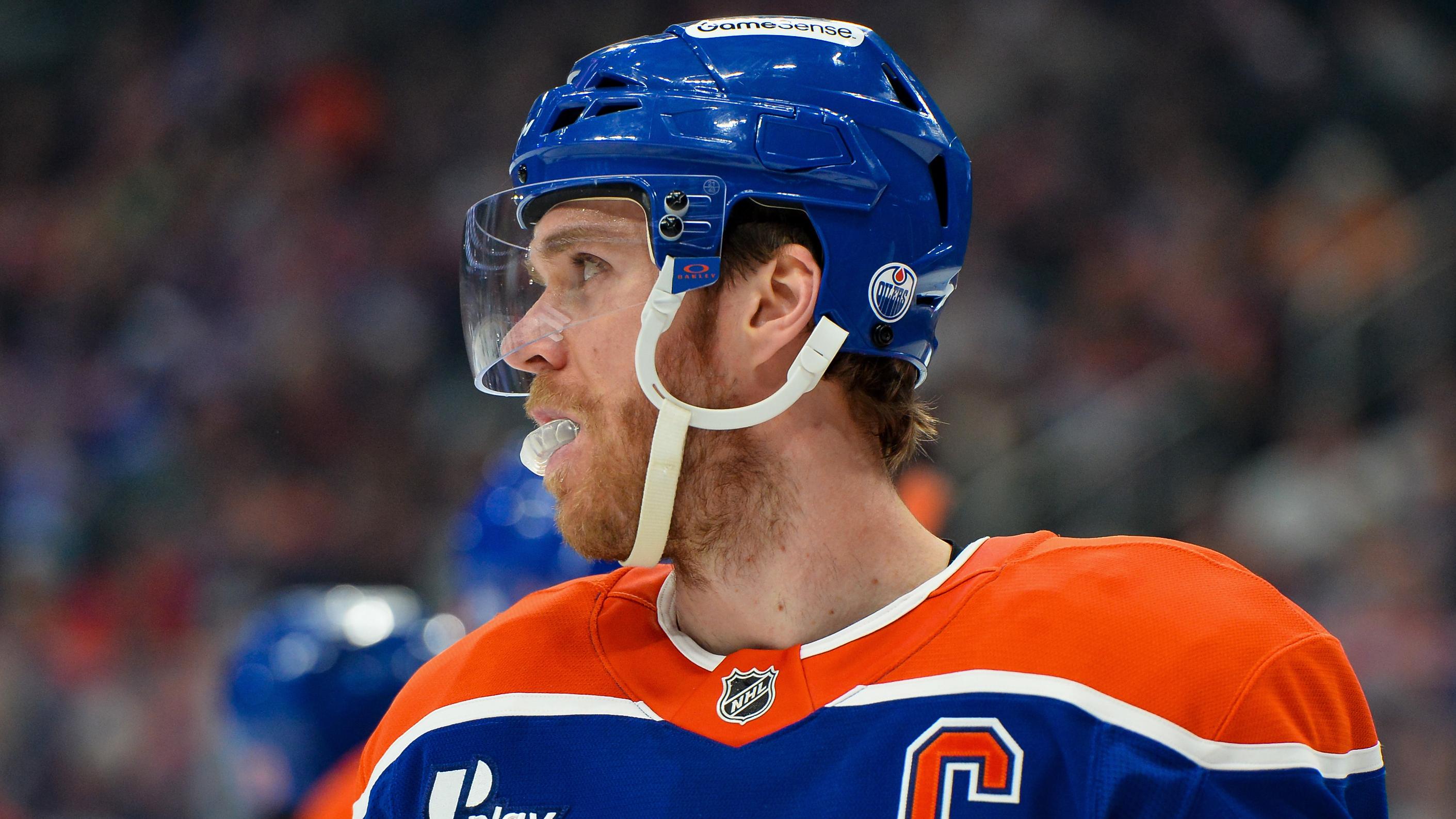 Tampa Bay Lightning v Edmonton Oilers