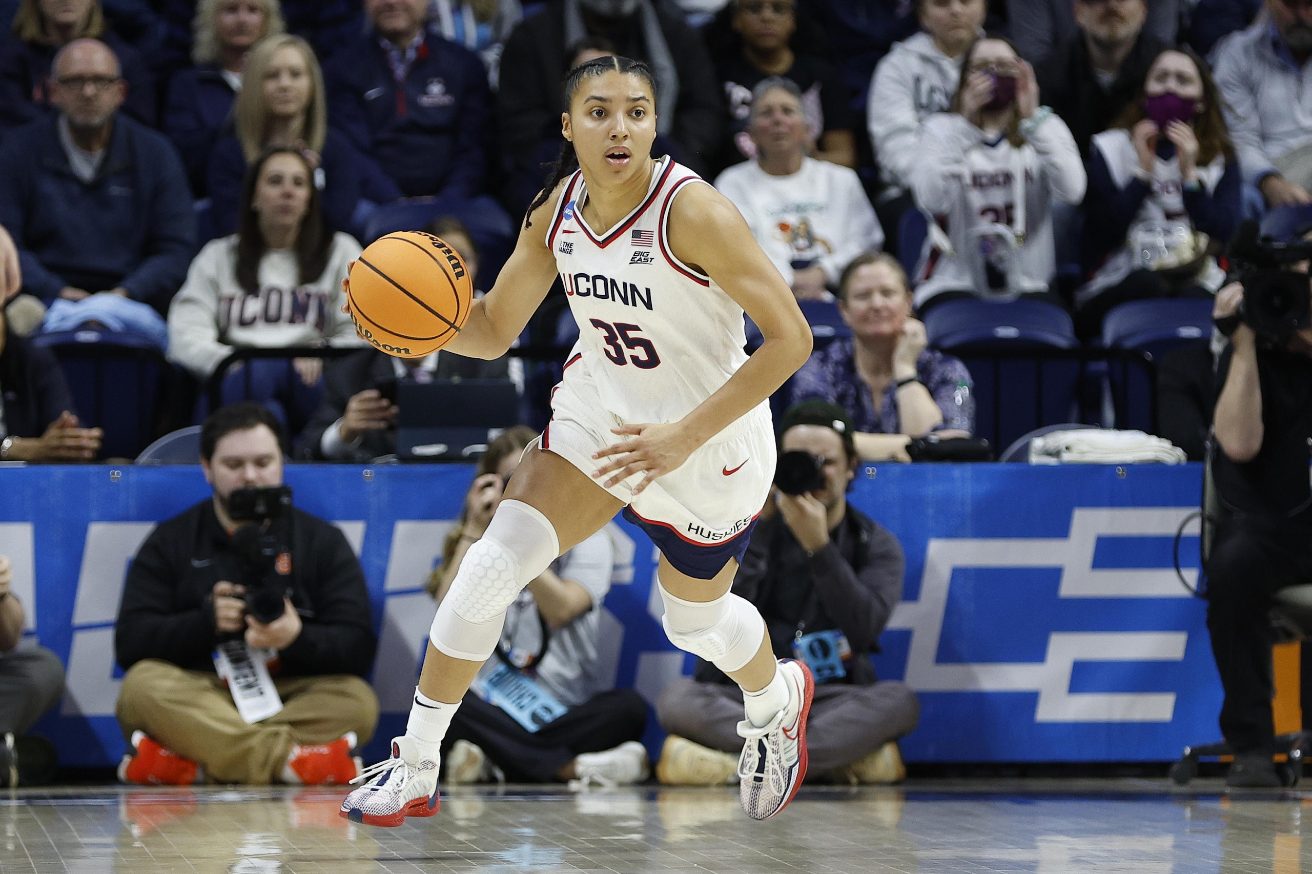 NCAA BASKETBALL: MAR 23 Women's Championship Second Round - UConn vs Syracuse NCAA BASKETBALL: MAR 23 Women's Championship Second Round - UConn vs Syracuse