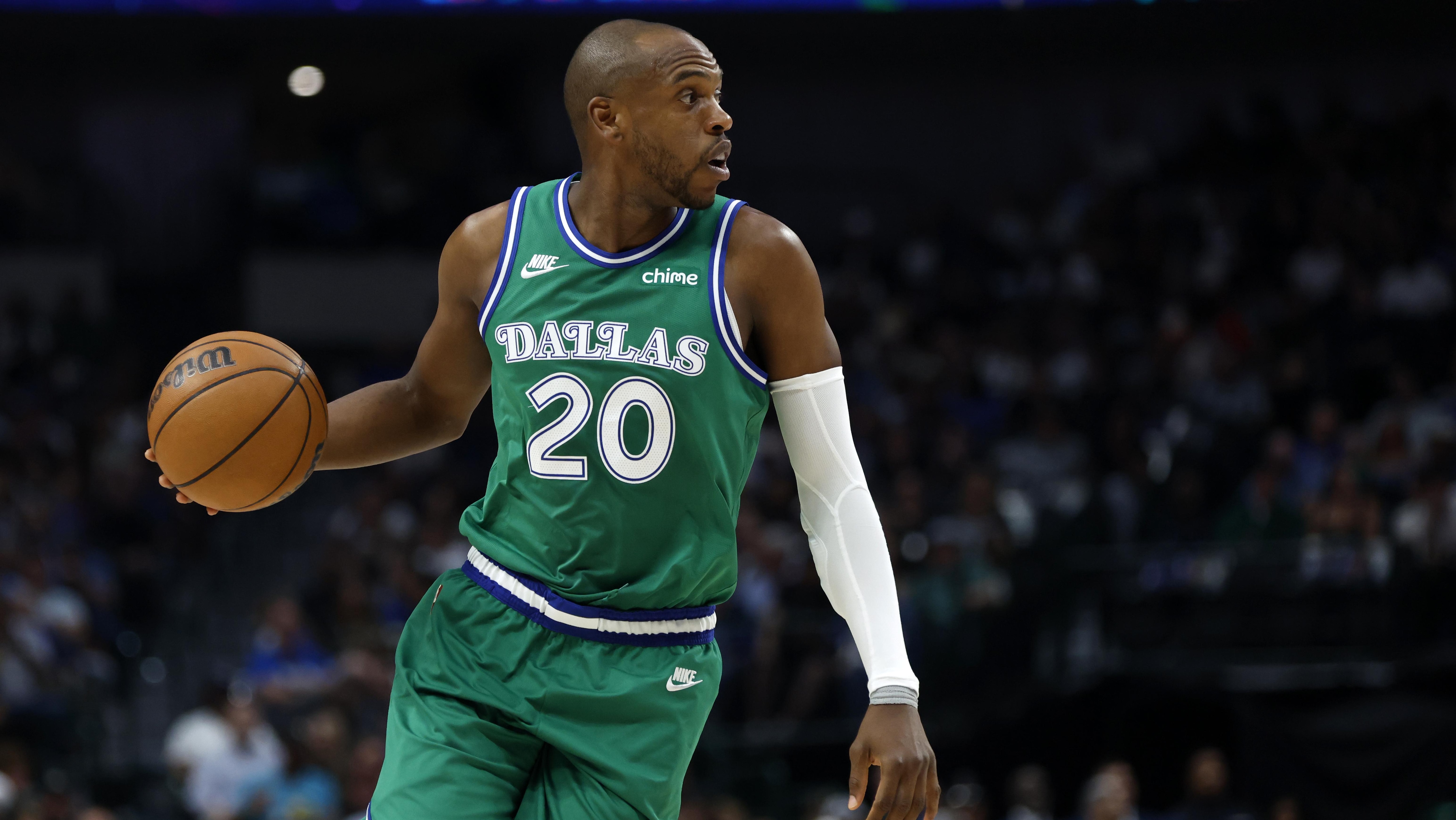 Los Angeles Clippers v Dallas Mavericks