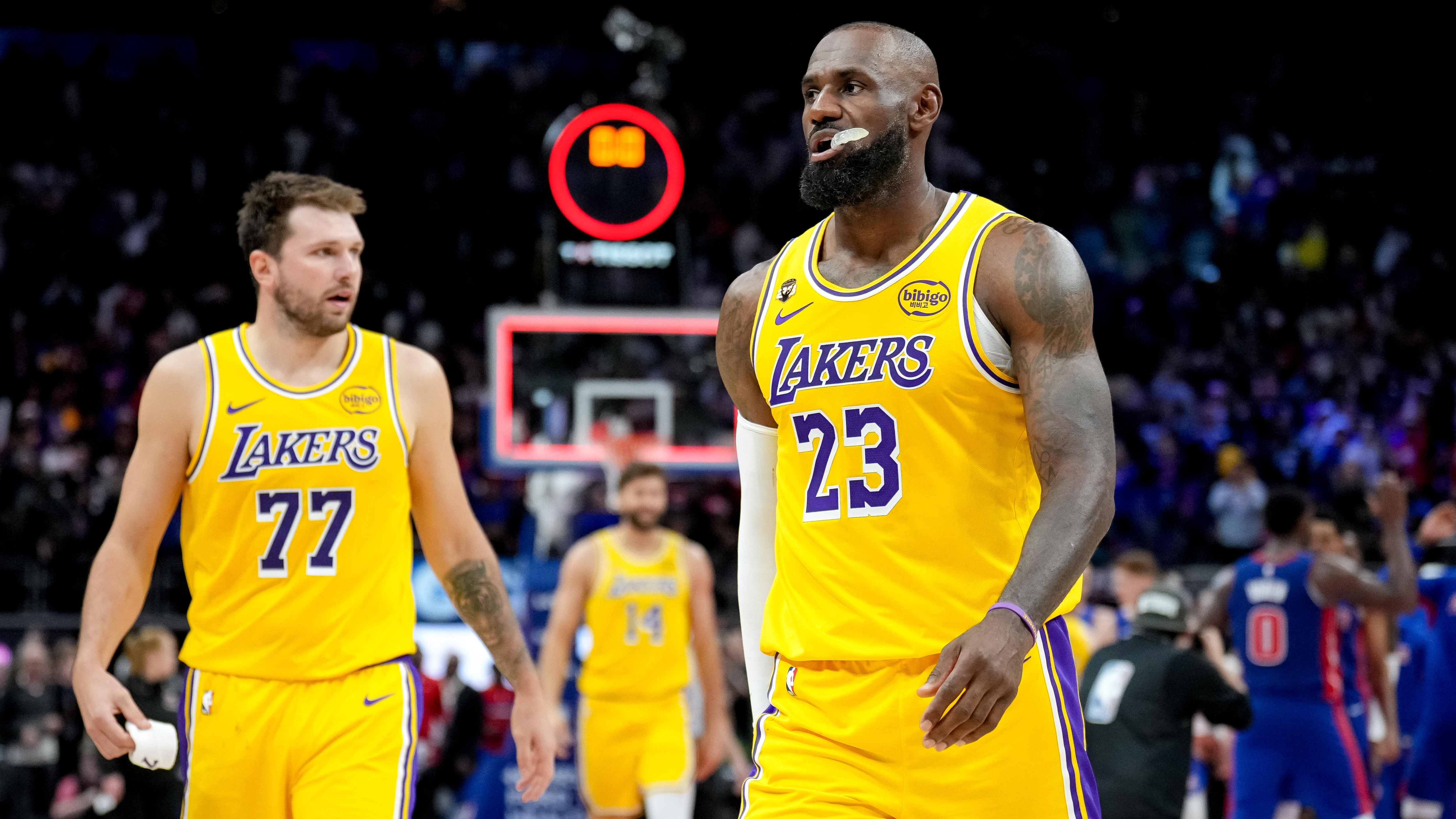 Luka Drops 43, LeBron James Amazes Fans with Highlights in Lakers' Win vs. Pacers