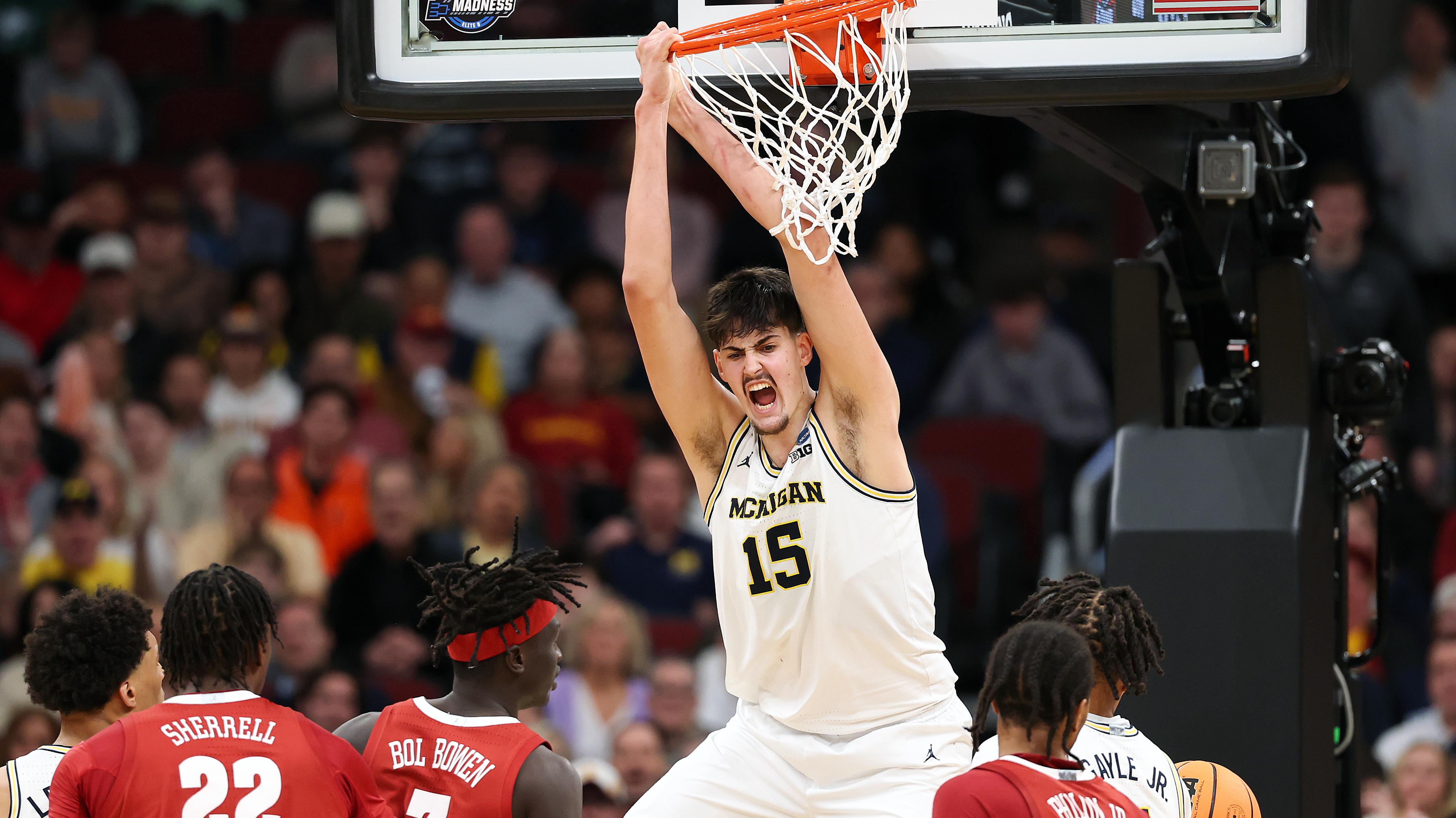 Michigan Cruises Past Bama 💪 Michigan Cruises Past Bama 💪