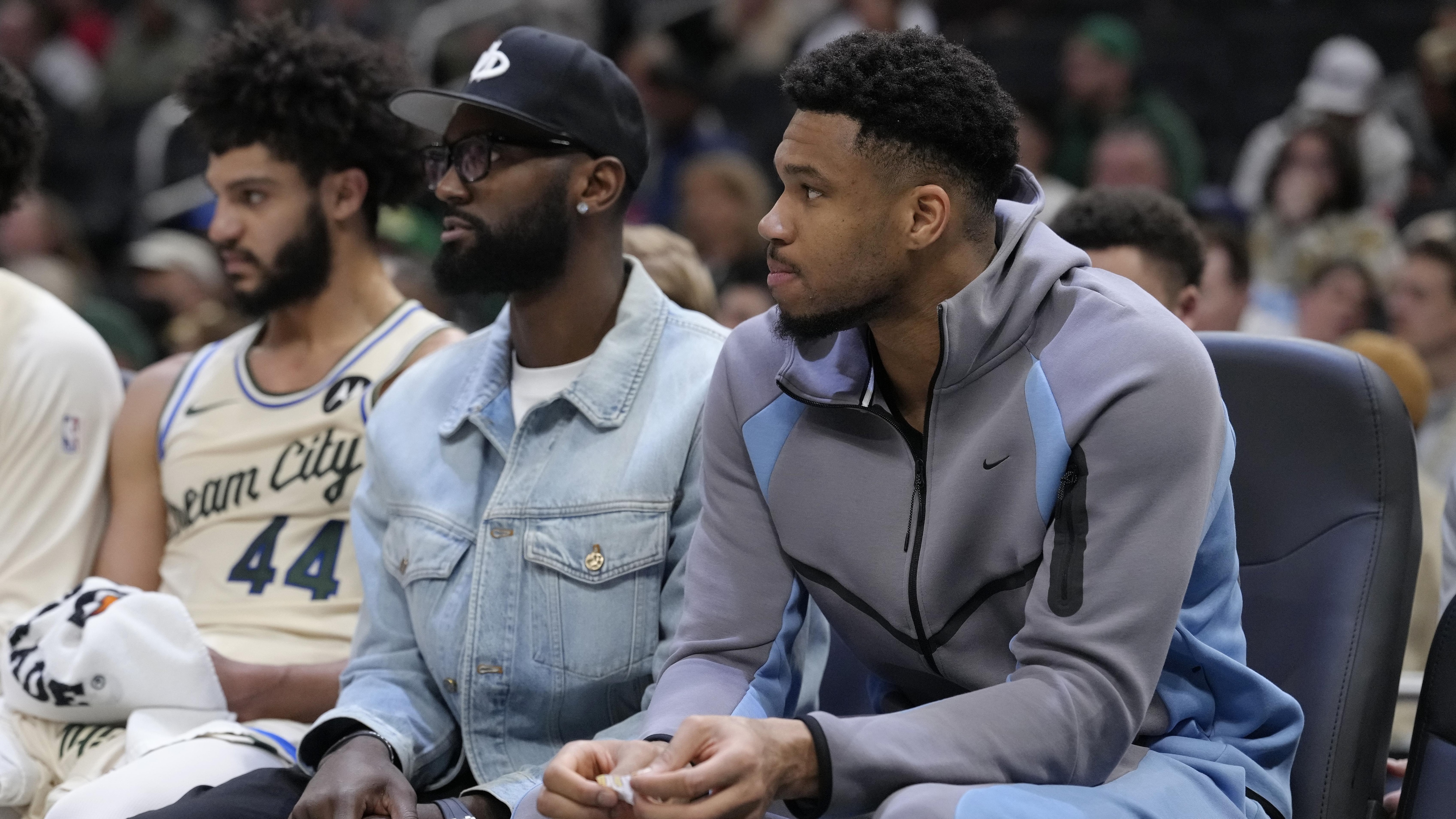 Los Angeles Clippers v Milwaukee Bucks