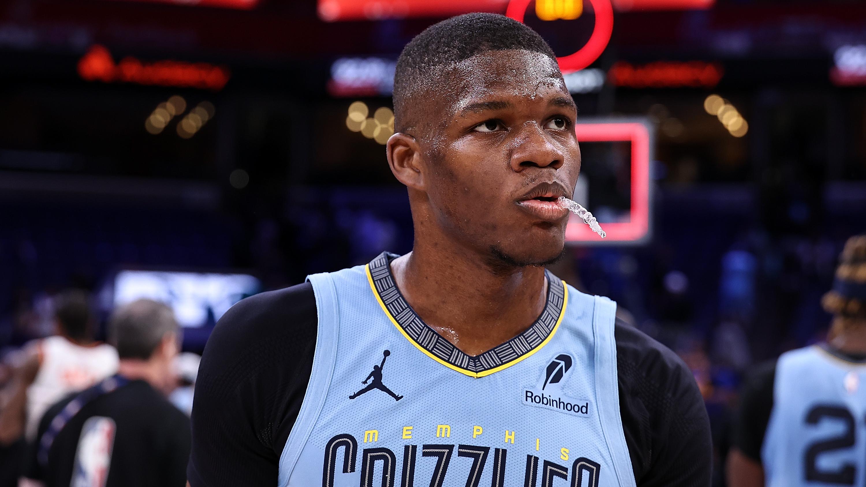 Phoenix Suns v Memphis Grizzlies