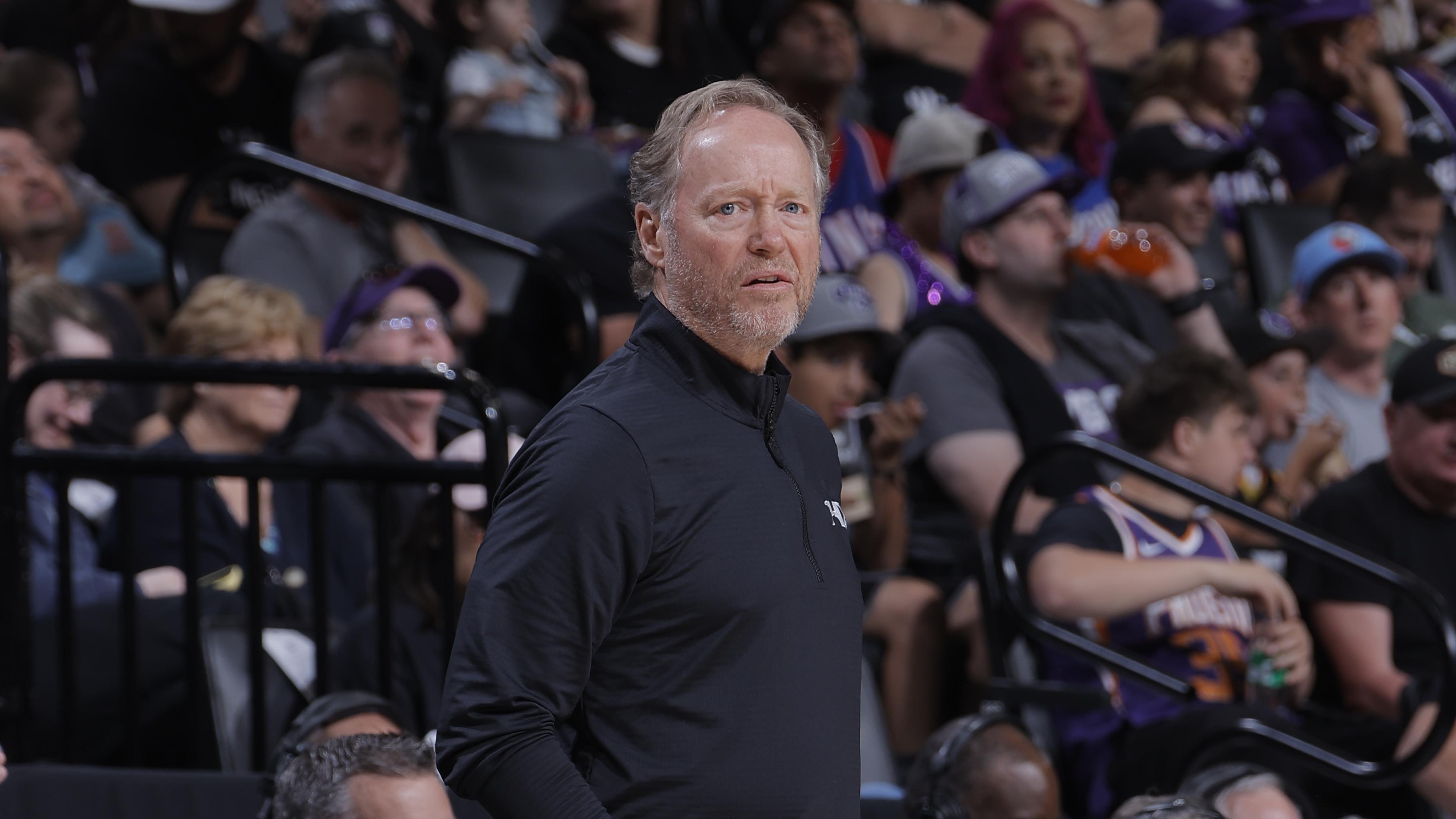 Phoenix Suns v Sacramento Kings