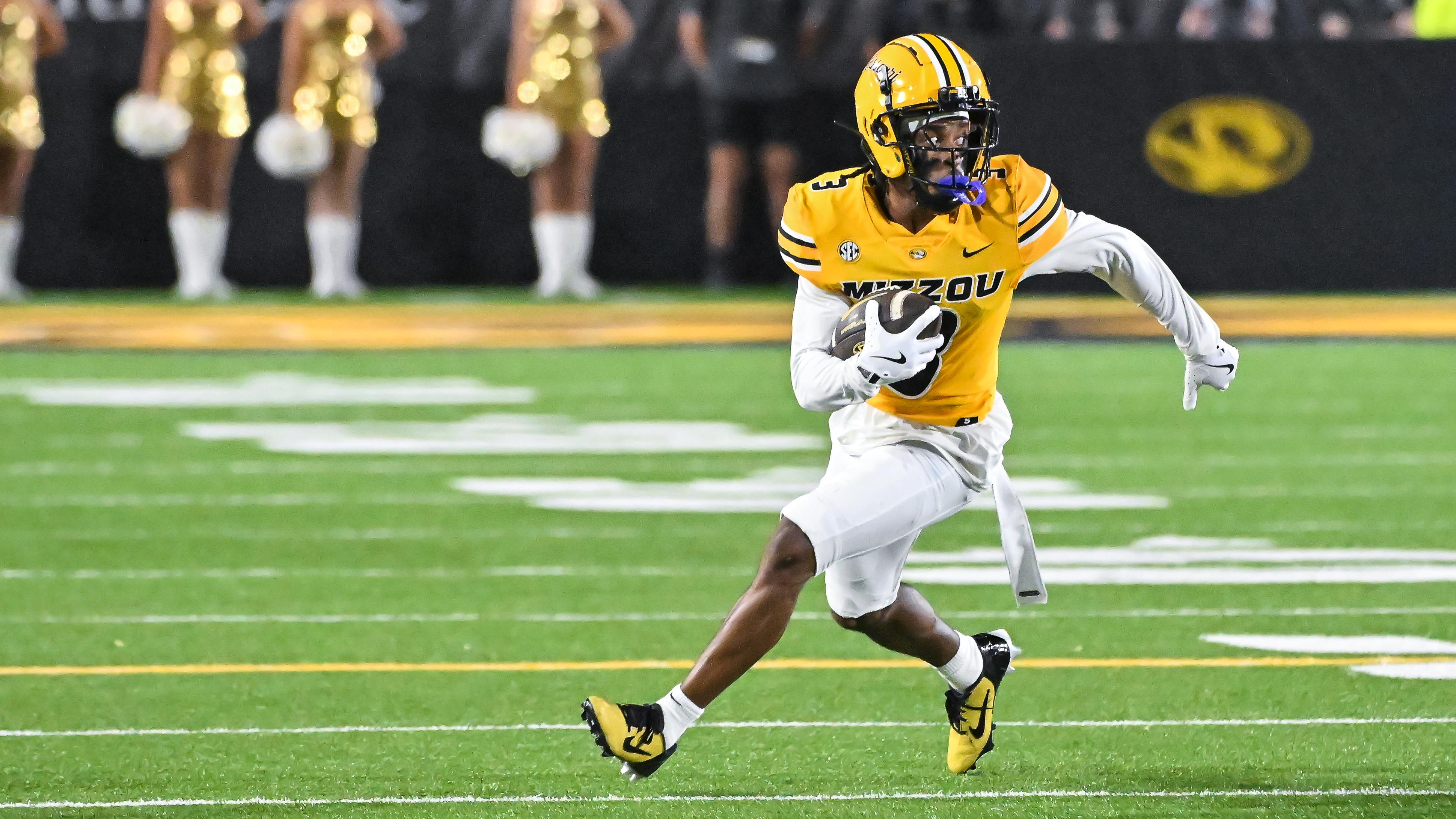 COLLEGE FOOTBALL: SEP 27 Massachusetts at Missouri