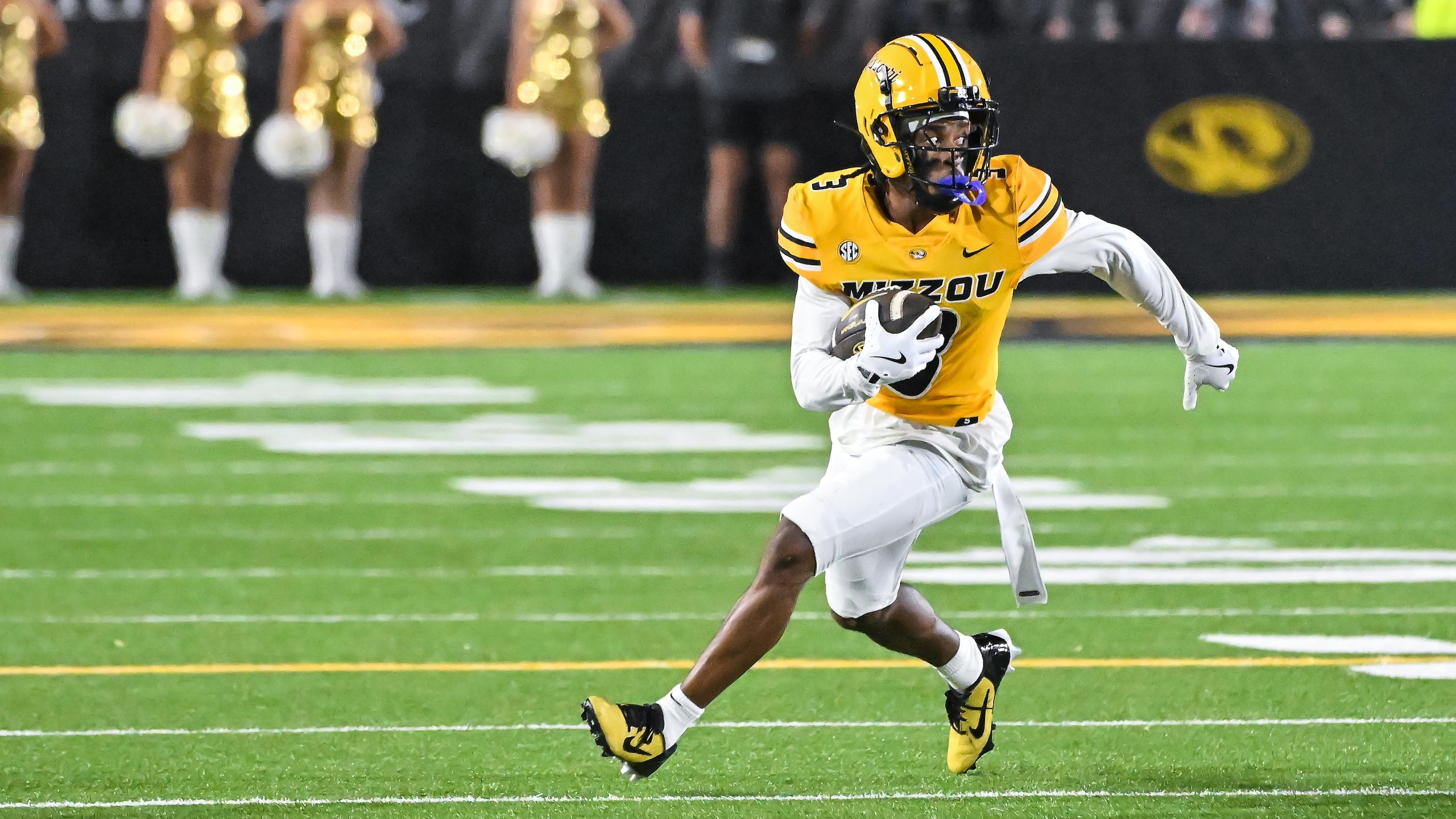 COLLEGE FOOTBALL: SEP 27 Massachusetts at Missouri COLLEGE FOOTBALL: SEP 27 Massachusetts at Missouri