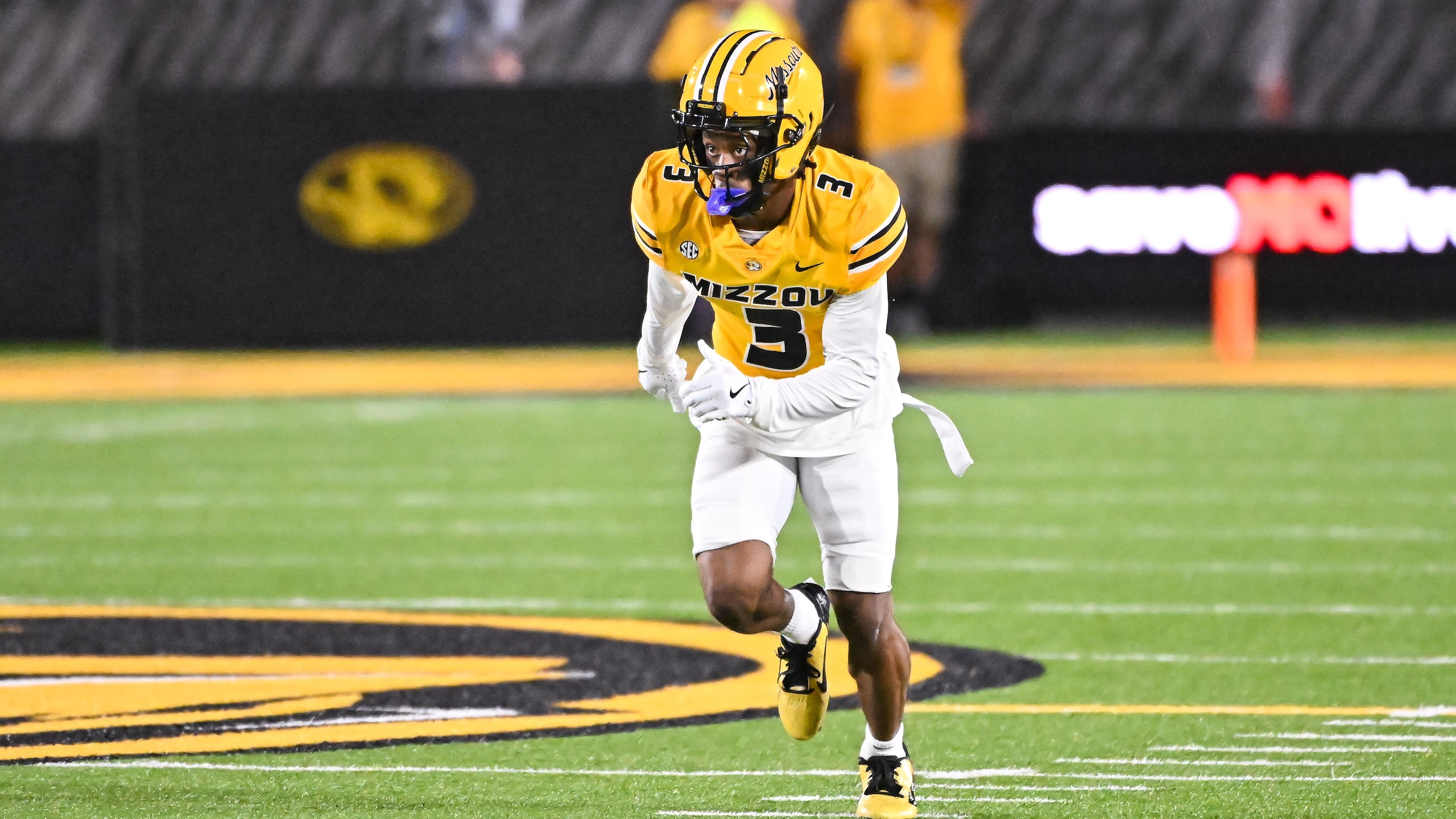 COLLEGE FOOTBALL: SEP 27 Massachusetts at Missouri COLLEGE FOOTBALL: SEP 27 Massachusetts at Missouri