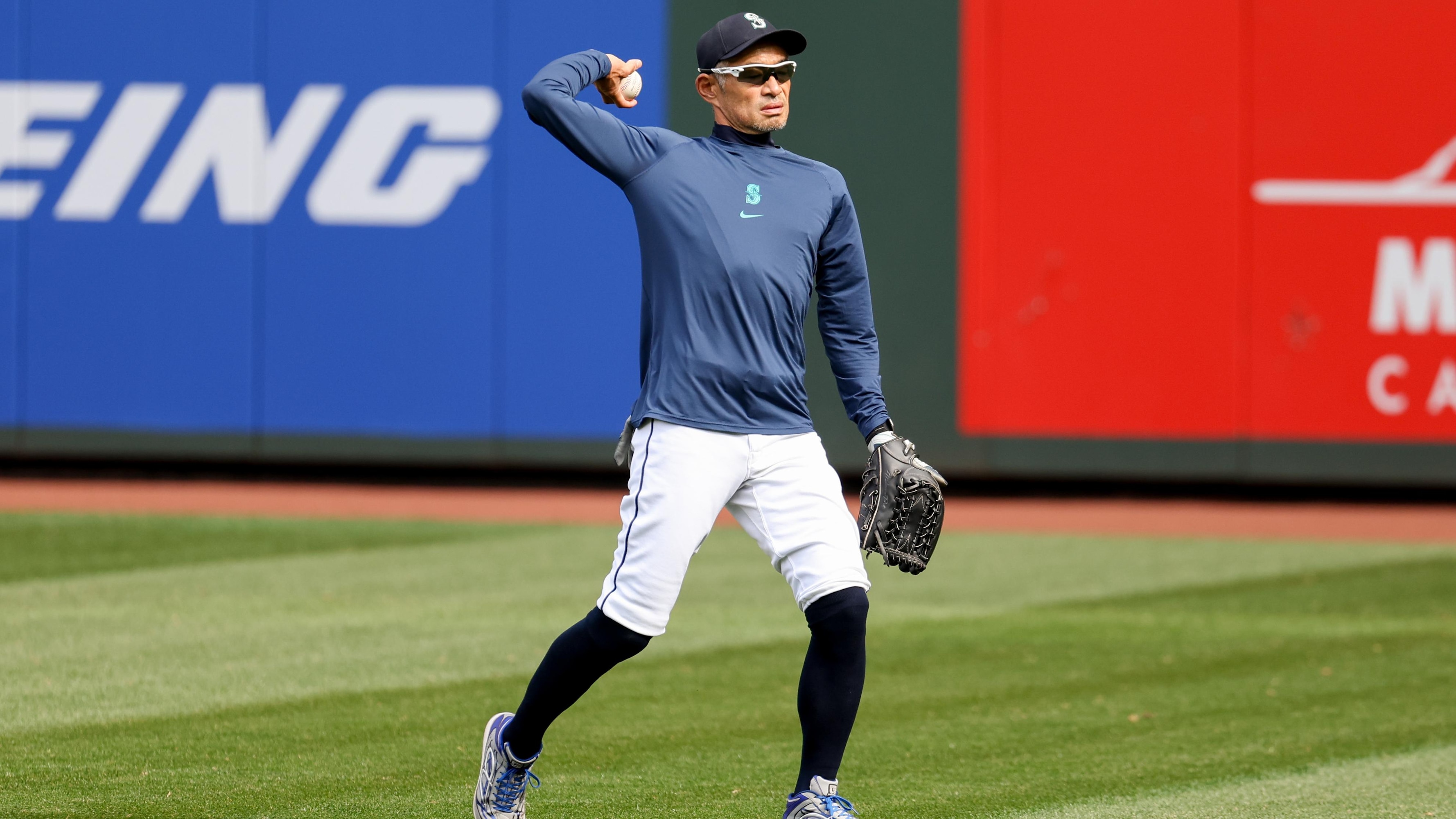 Watch Ichiro Statue Break at Mariners' Unveiling Outside of T-Mobile Park