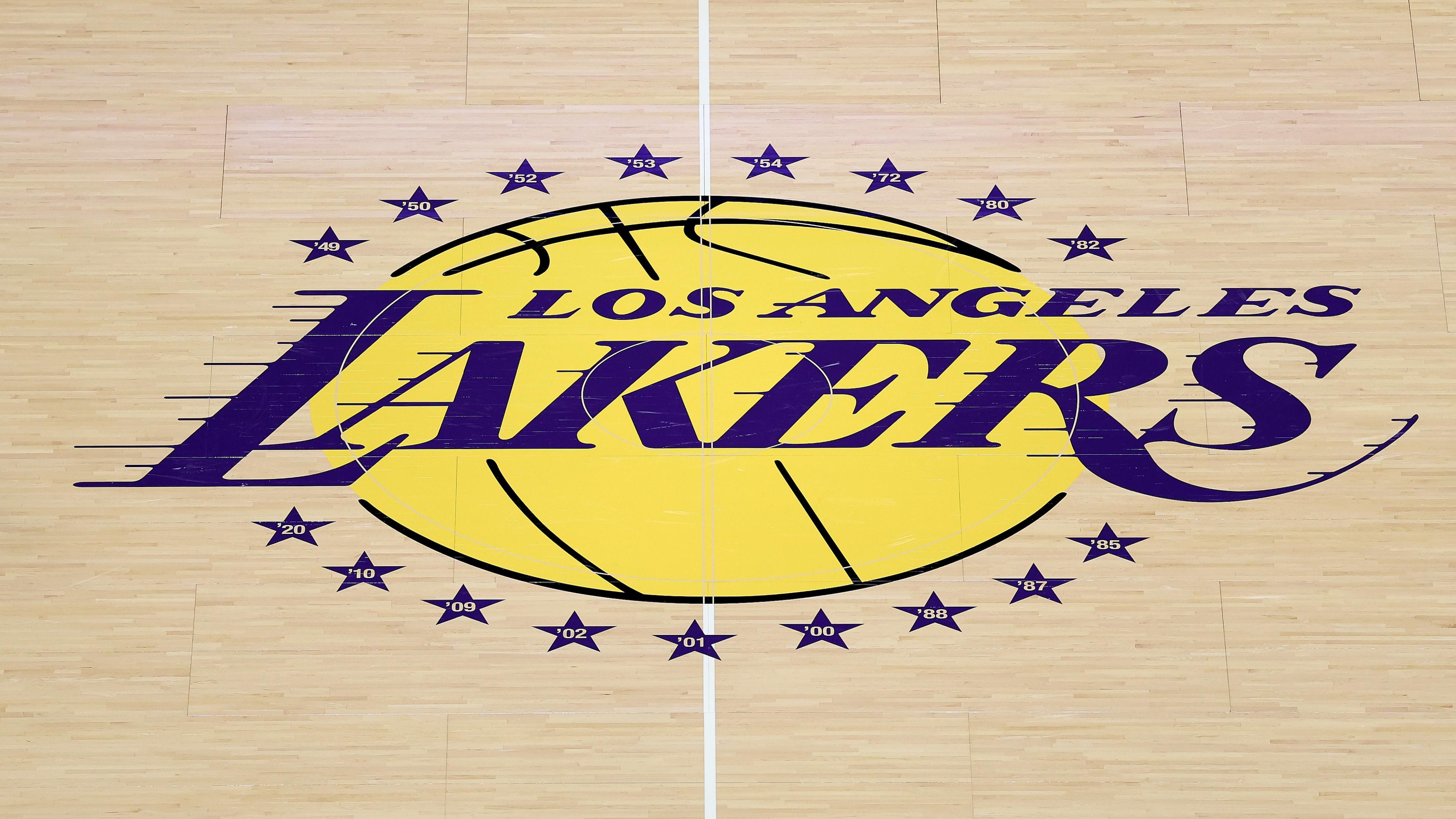 Golden State Warriors v Los Angeles Lakers