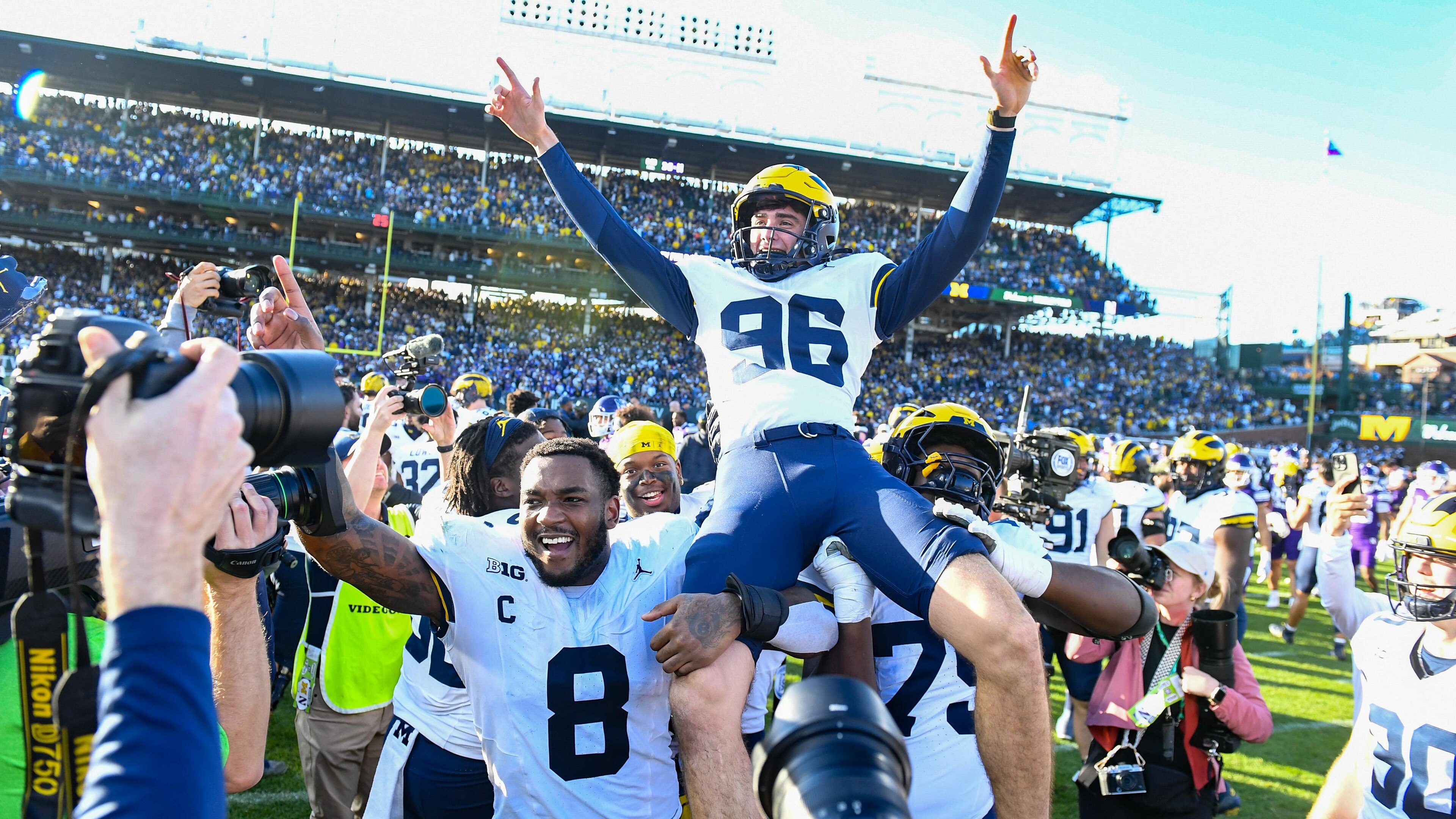 Michigan v Northwestern Michigan v Northwestern