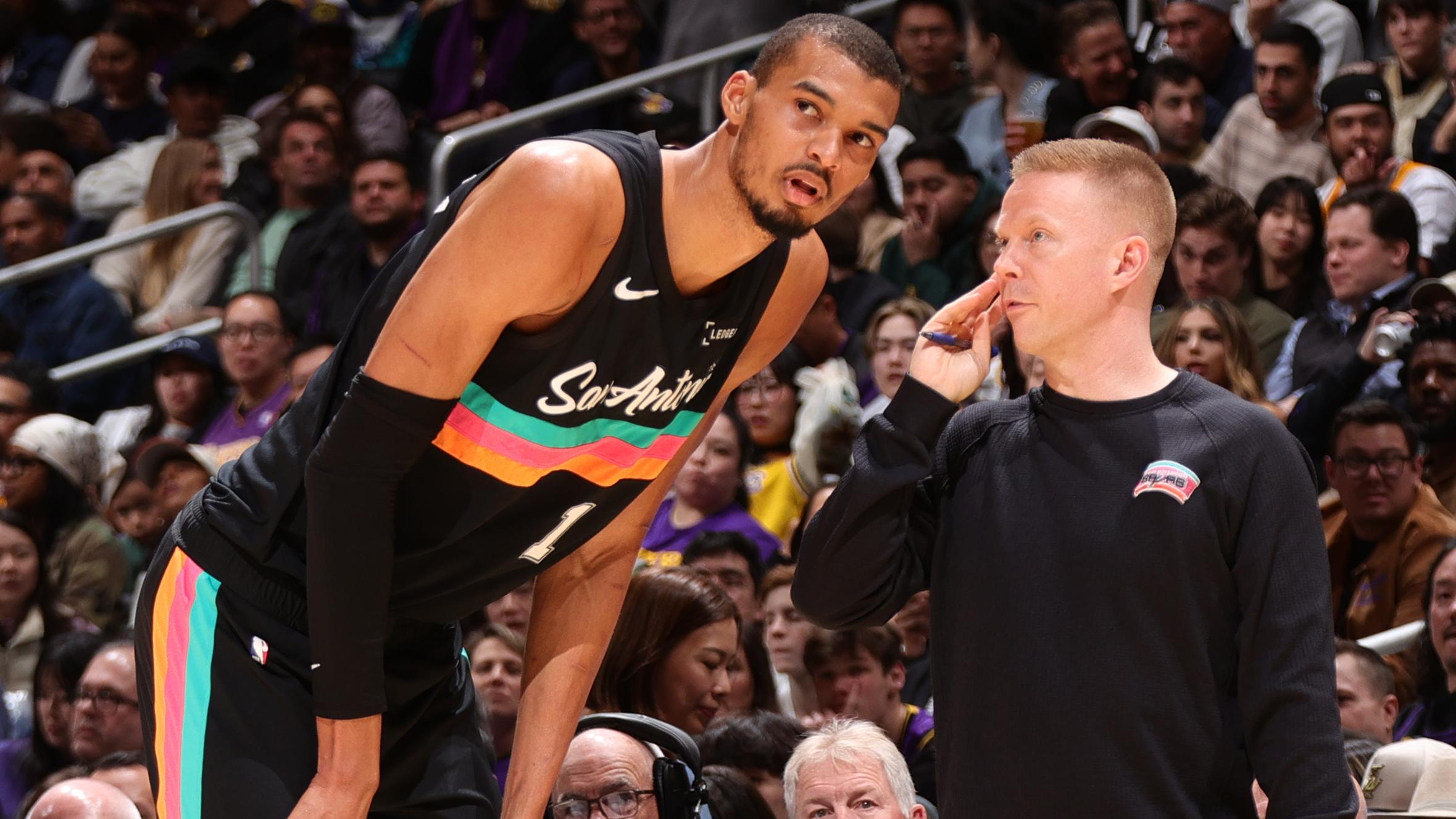 San Antonio Spurs v Los Angeles Lakers