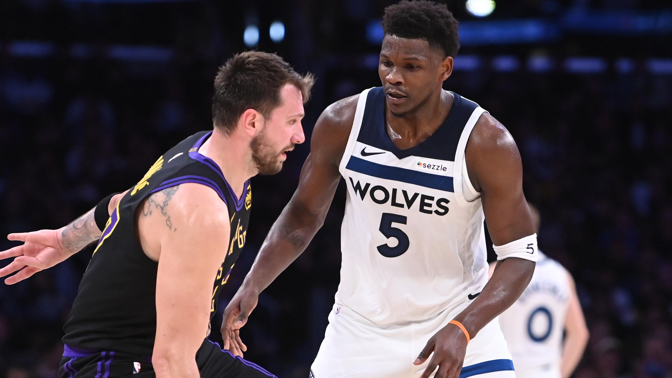 Minnesota TImberwolves v Los Angeles Lakers
