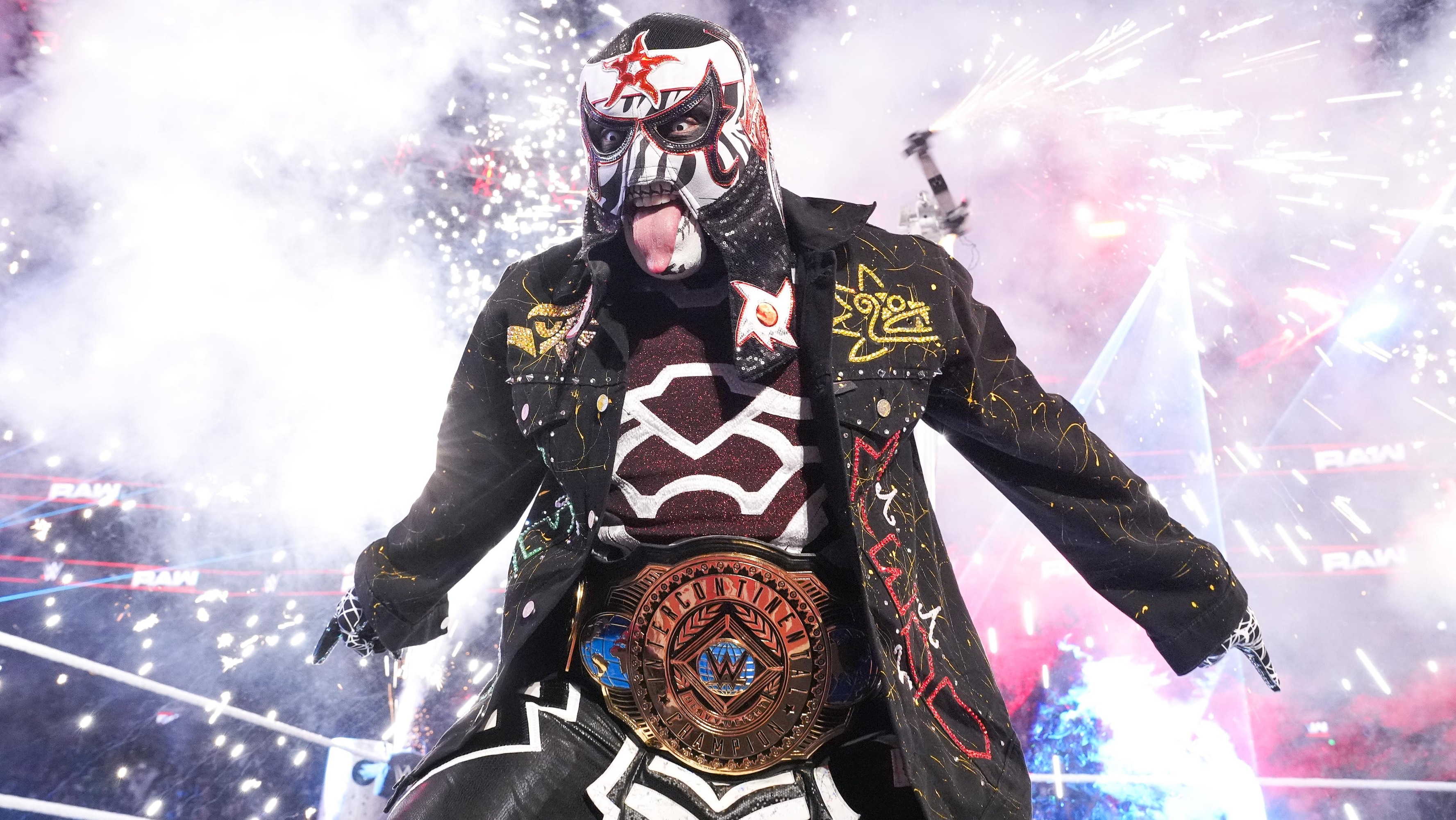 Penta Retains WWE IC Title in Wild Ladder Match at WrestleMania 42 vs. Rey Mysterio and More Stars