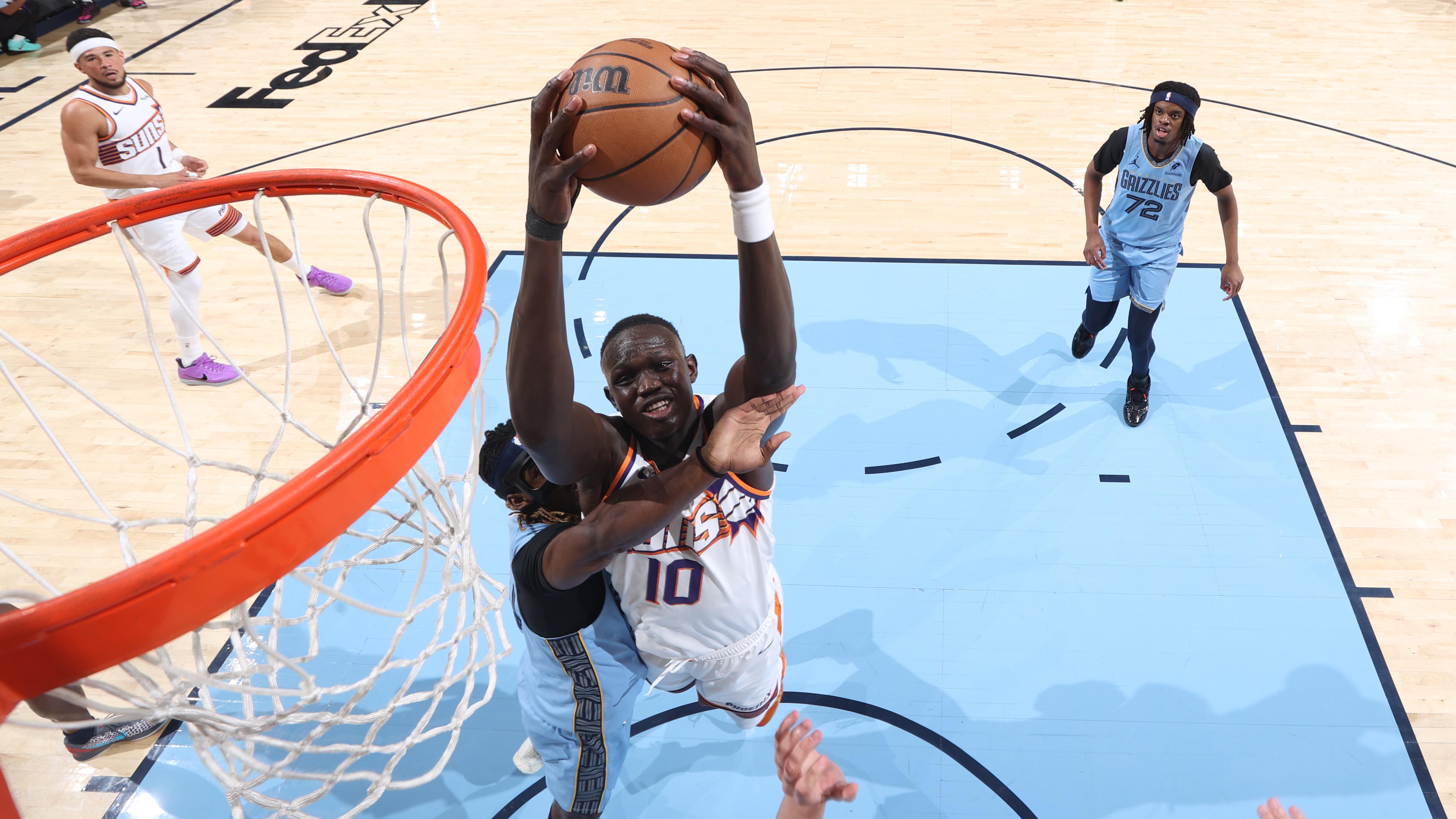 Phoenix Suns v Memphis Grizzlies