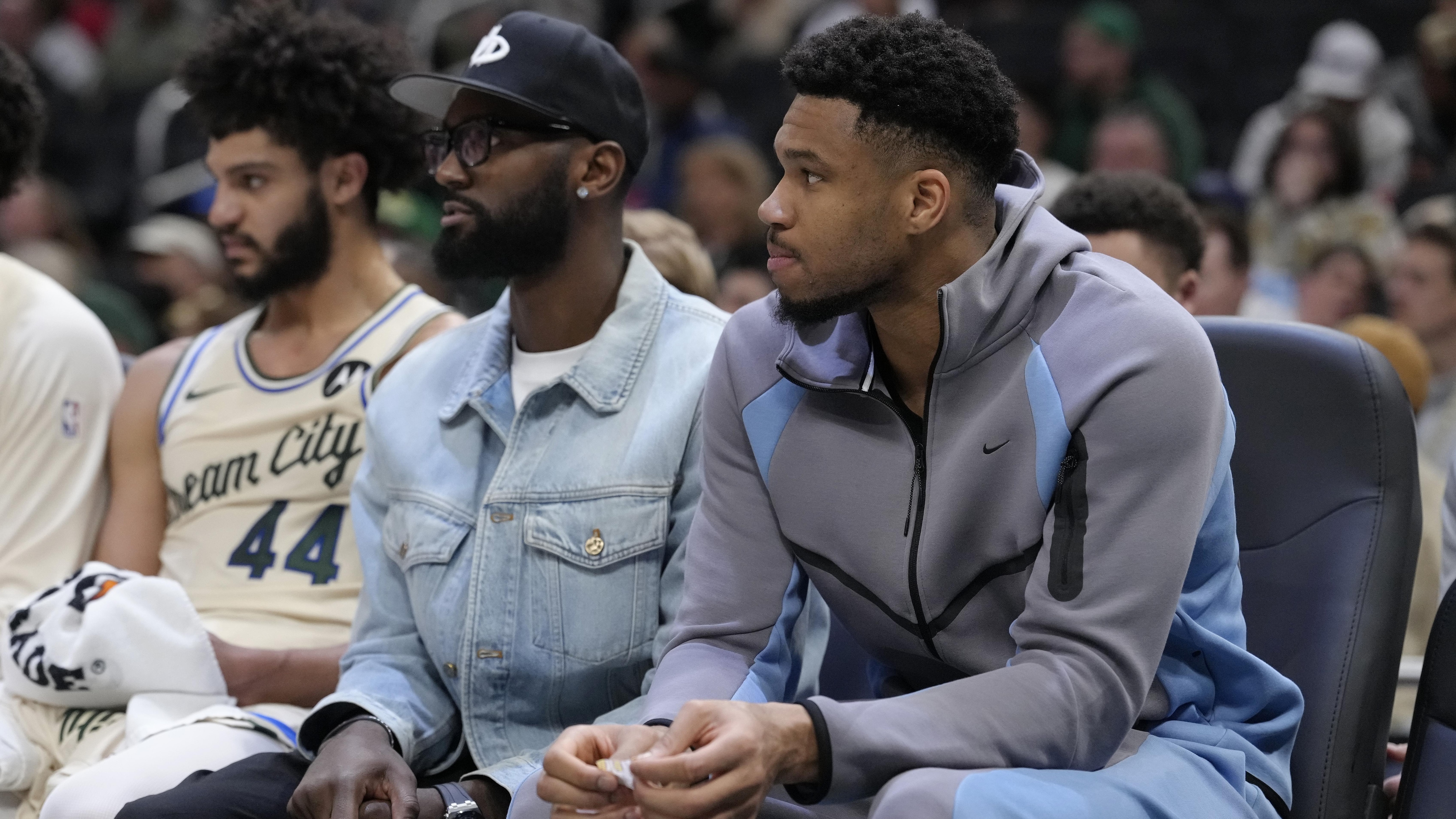 Los Angeles Clippers v Milwaukee Bucks