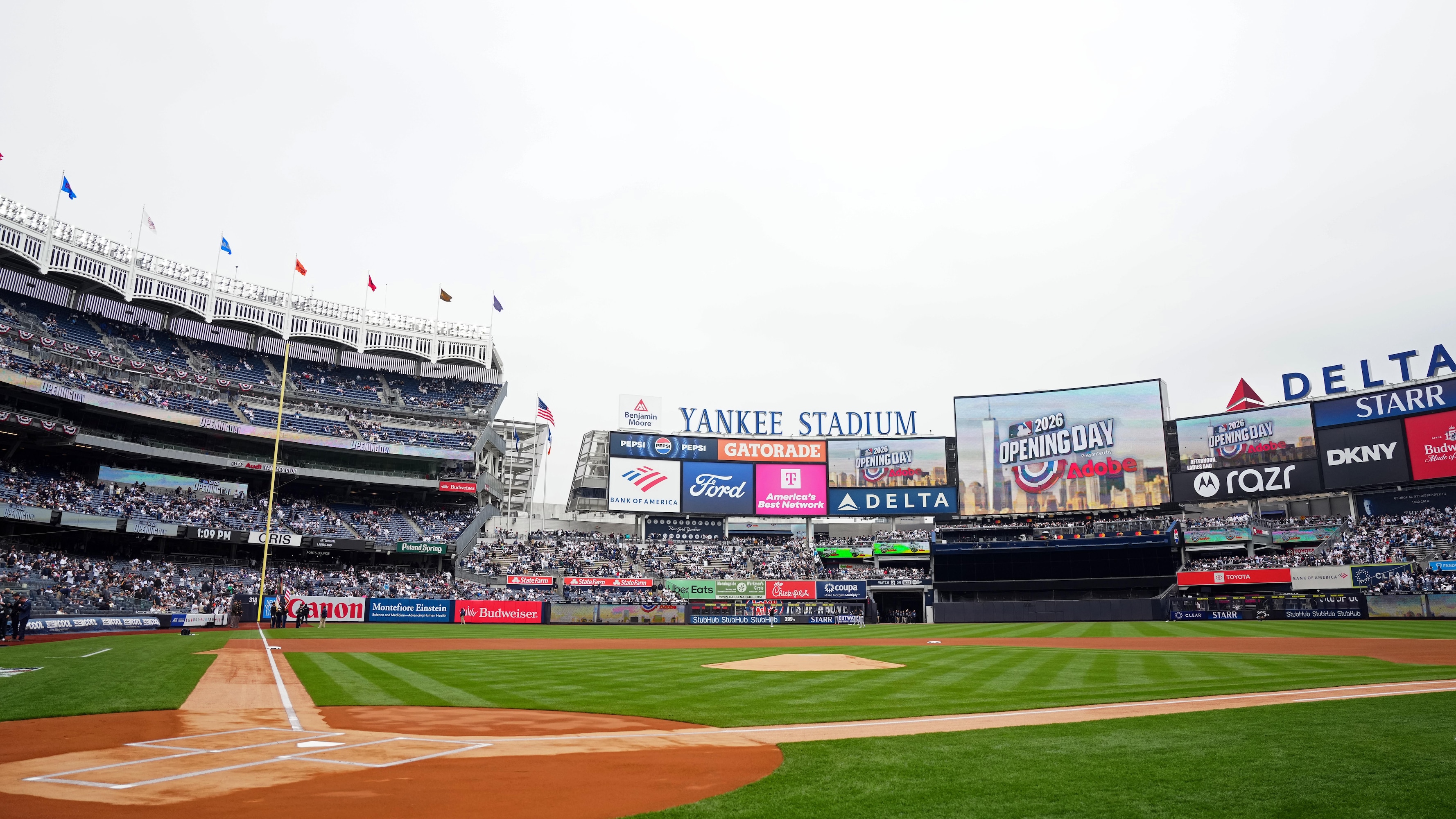 Yankees Announce 'Diamond Deal' Concession Item Menu with Souvenir Tray in New Photo