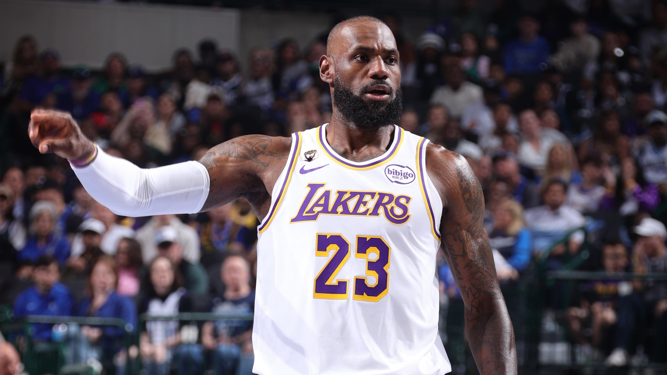 Los Angeles Lakers v Dallas Mavericks