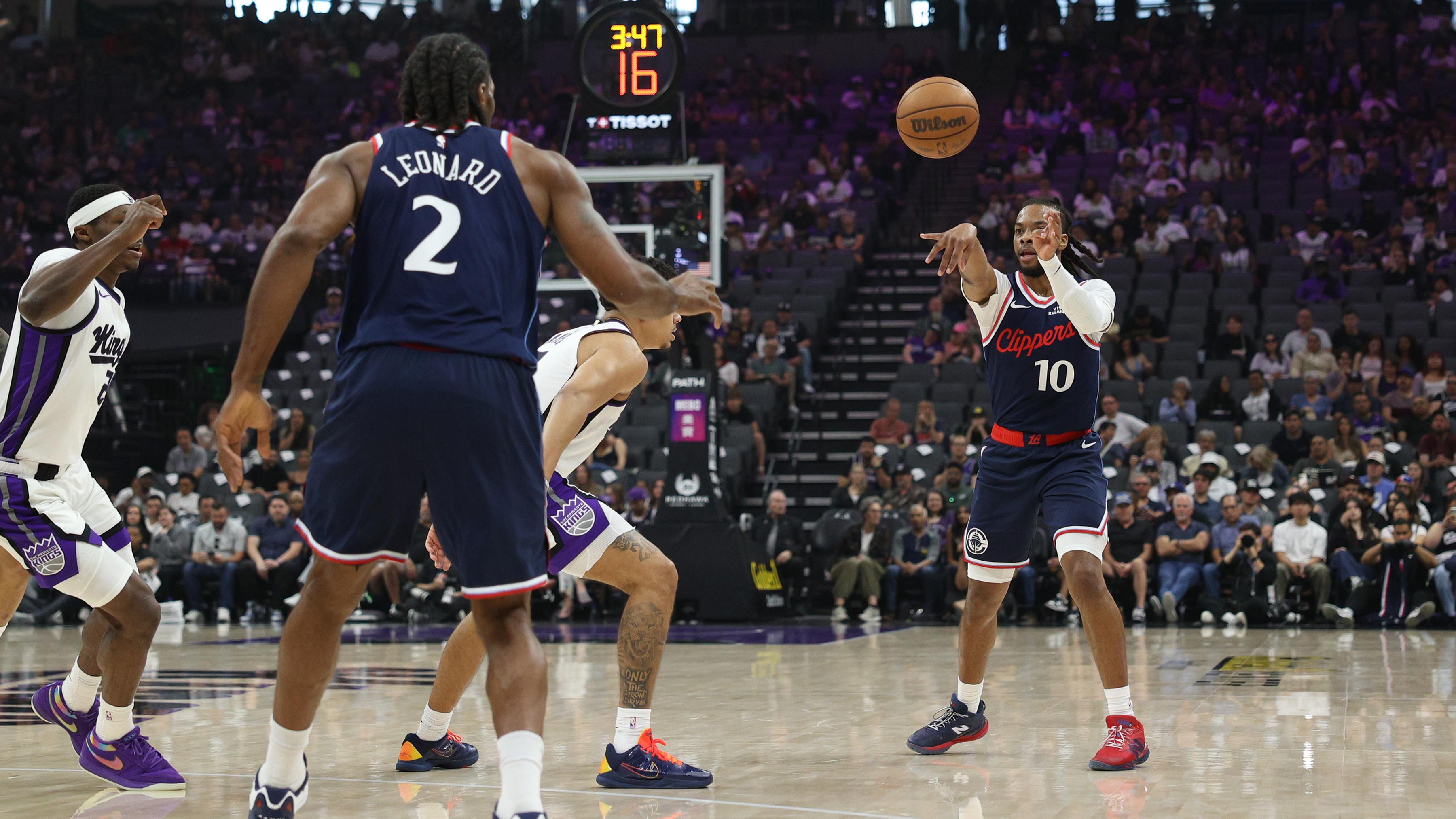 Los Angeles Clippers v Sacramento Kings