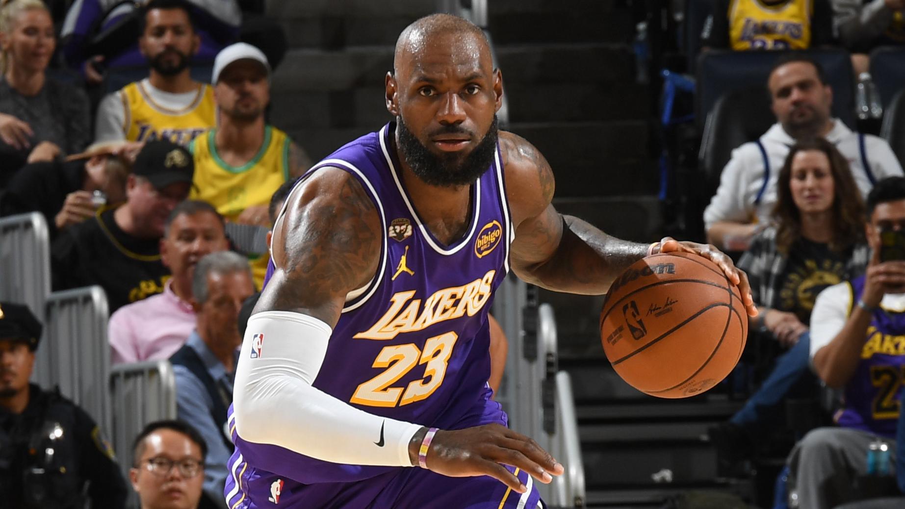 Los Angeles Lakers v Golden State Warriors