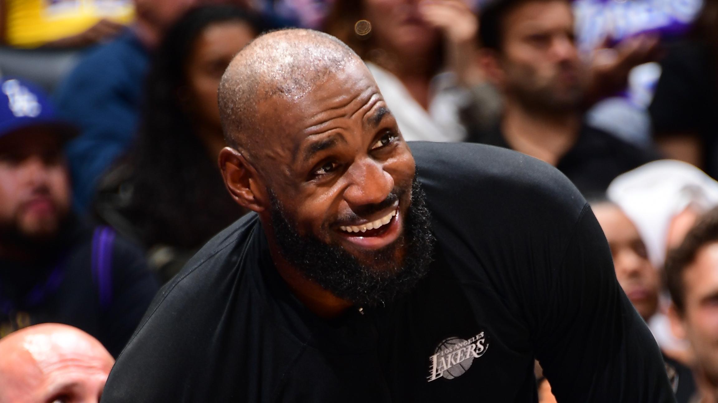 Phoenix Suns v Los Angeles Lakers