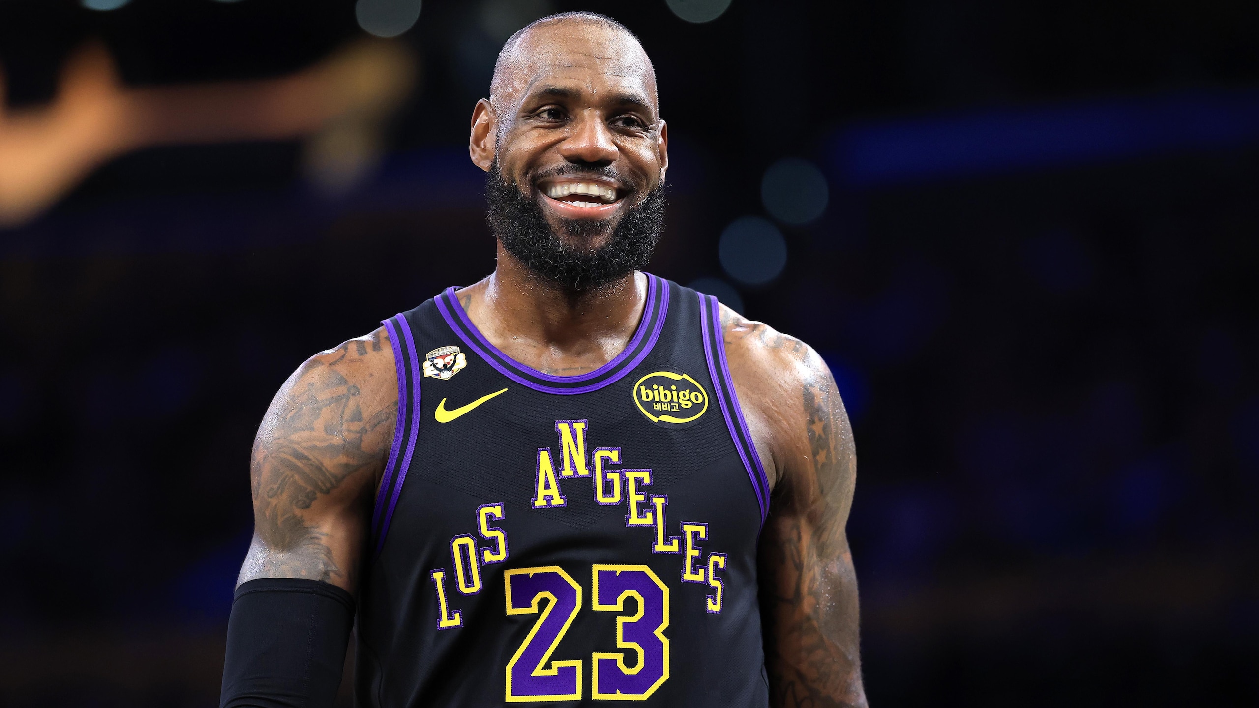 Phoenix Suns v Los Angeles Lakers
