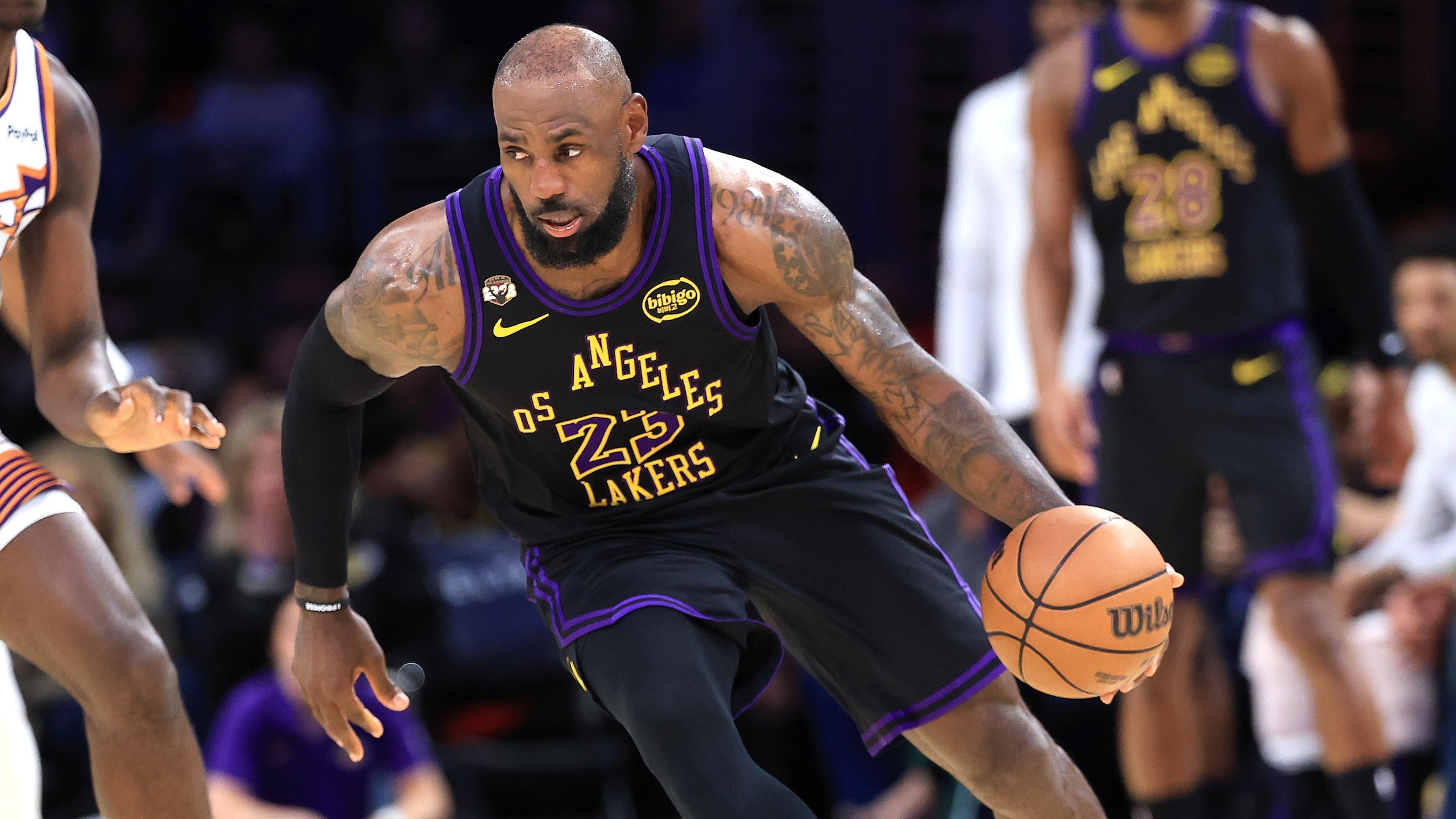 Phoenix Suns v Los Angeles Lakers
