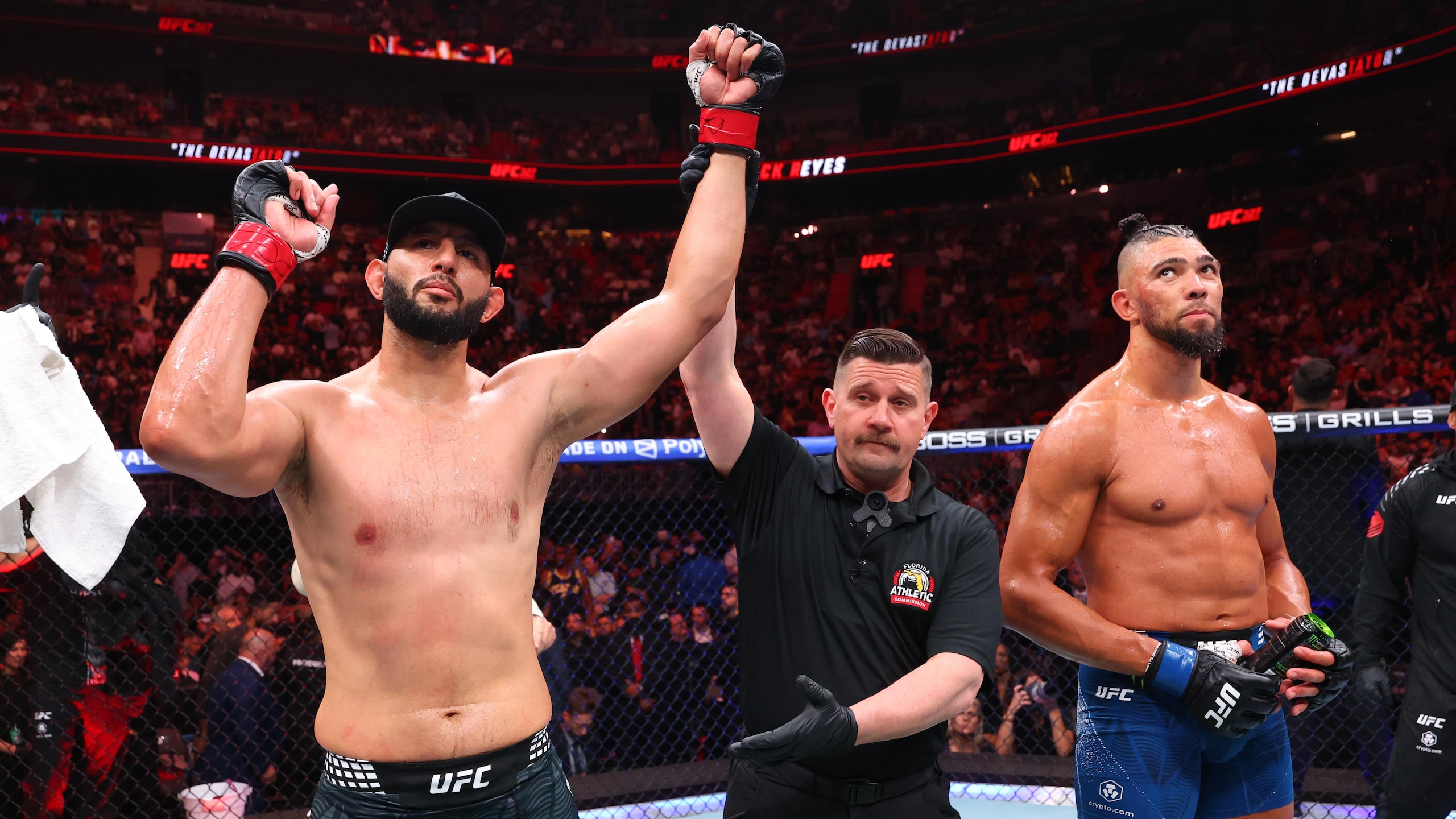 UFC 327: Reyes v Walker