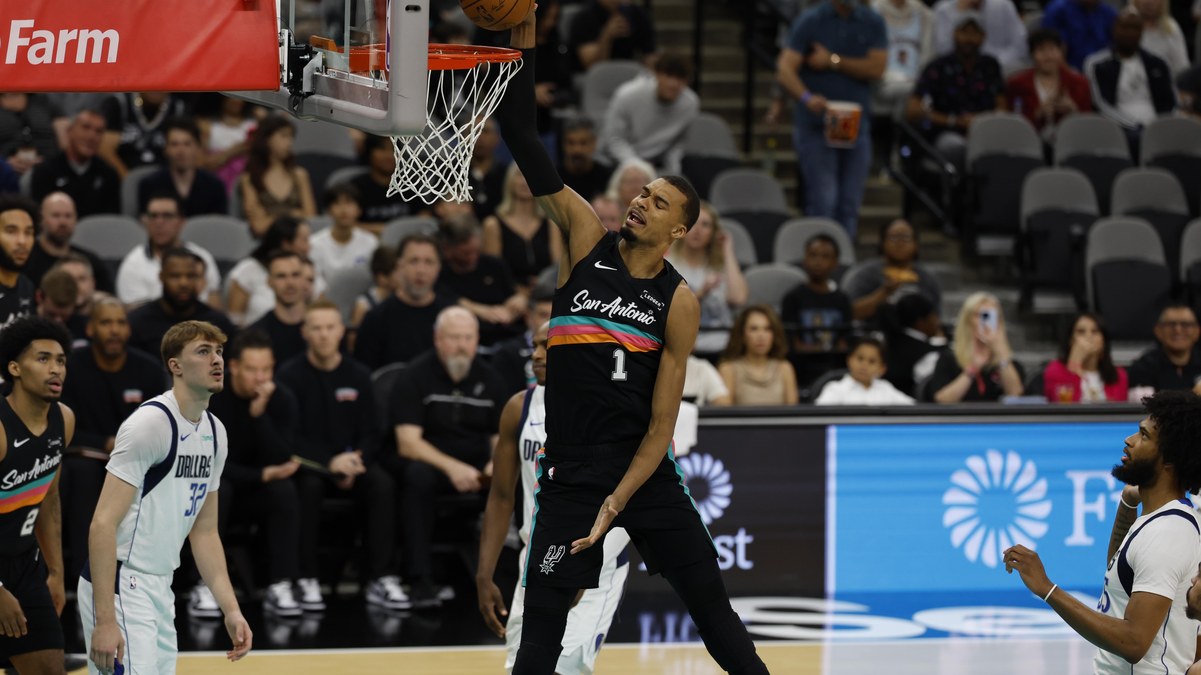 Dallas Mavericks v San Antonio Spurs