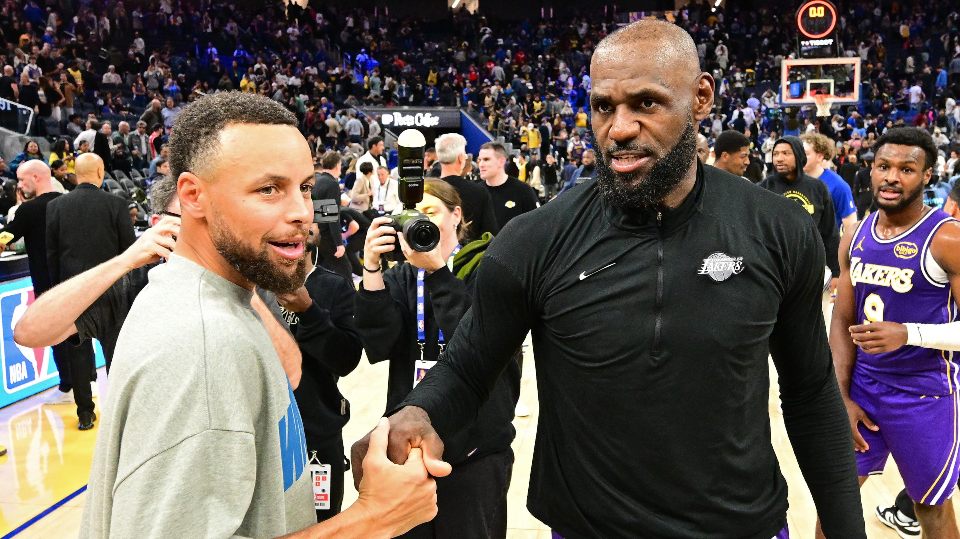 Los Angeles Lakers v Golden State Warriors Los Angeles Lakers v Golden State Warriors
