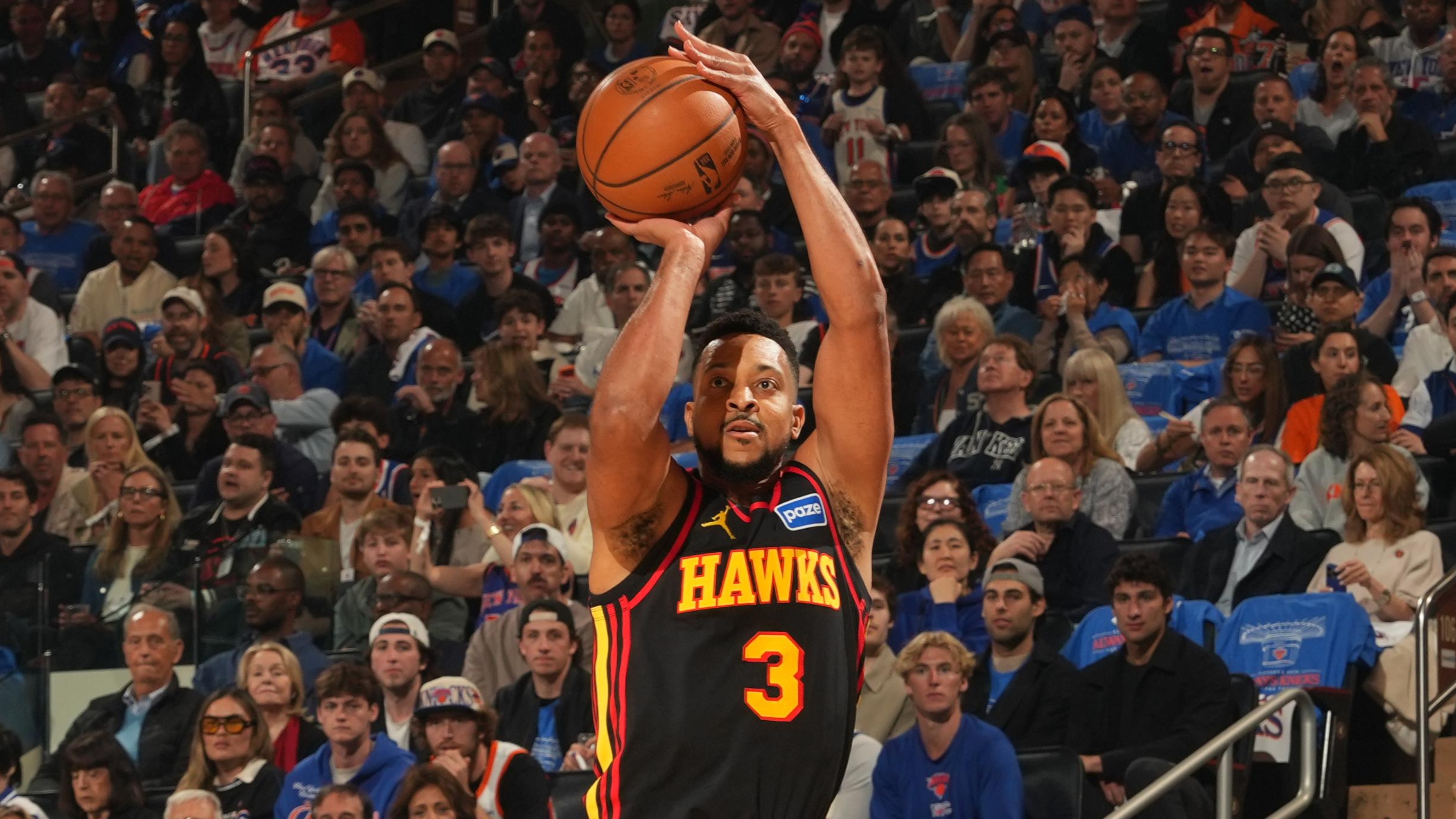 CJ McCollum Kicks Knicks' Jalen Brunson in Groin, Hawks Guard Gets Technical Foul in NBA Playoffs G1