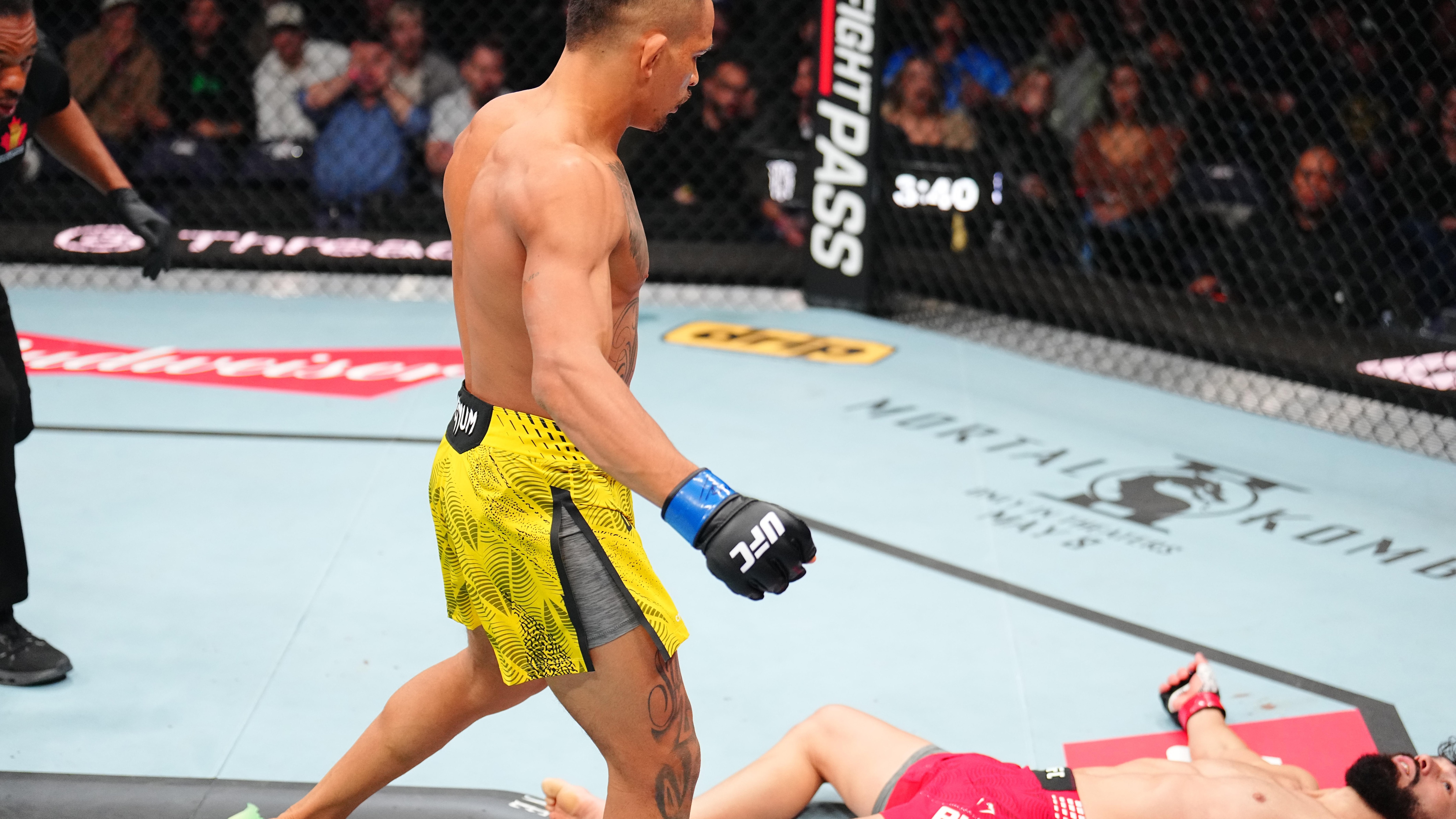 UFC Fight Night: Buzukja v Barbosa
