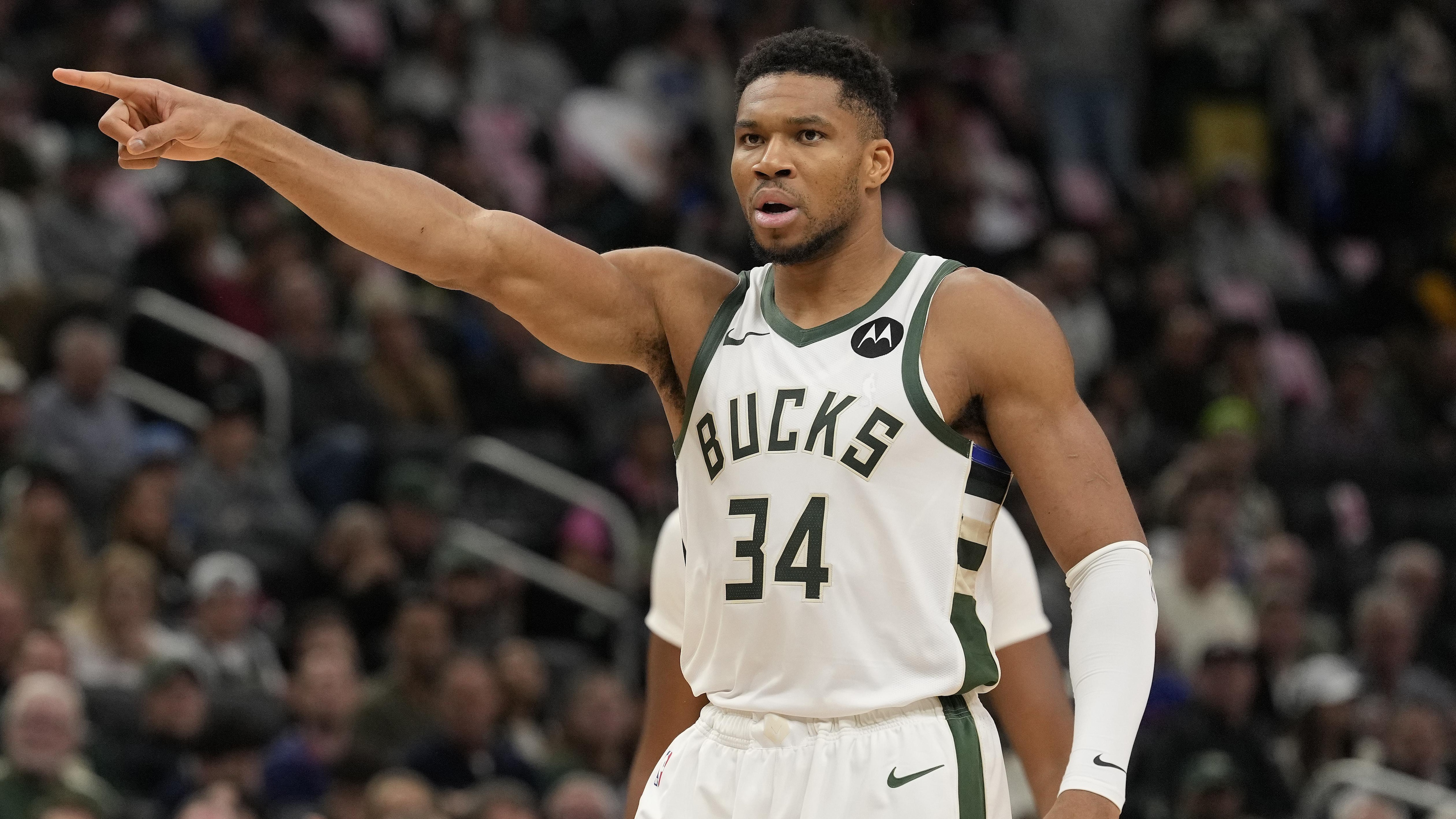 New York Knicks v Milwaukee Bucks