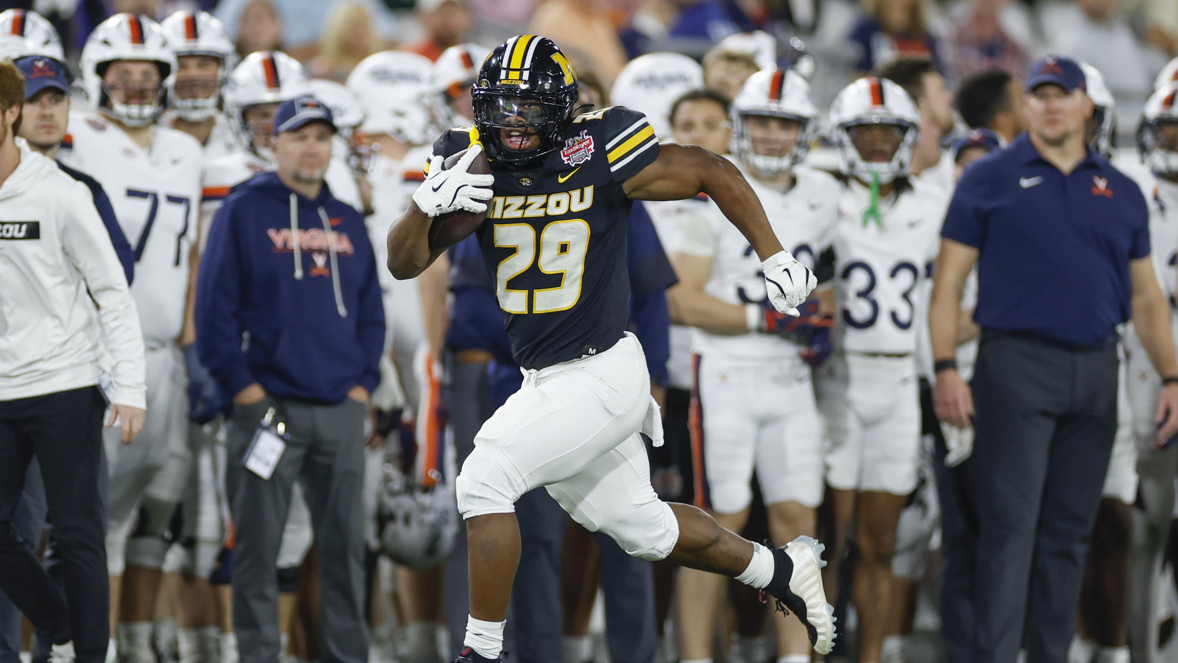 COLLEGE FOOTBALL: DEC 27 TaxSlayer Gator Bowl Virginia vs Missouri COLLEGE FOOTBALL: DEC 27 TaxSlayer Gator Bowl Virginia vs Missouri