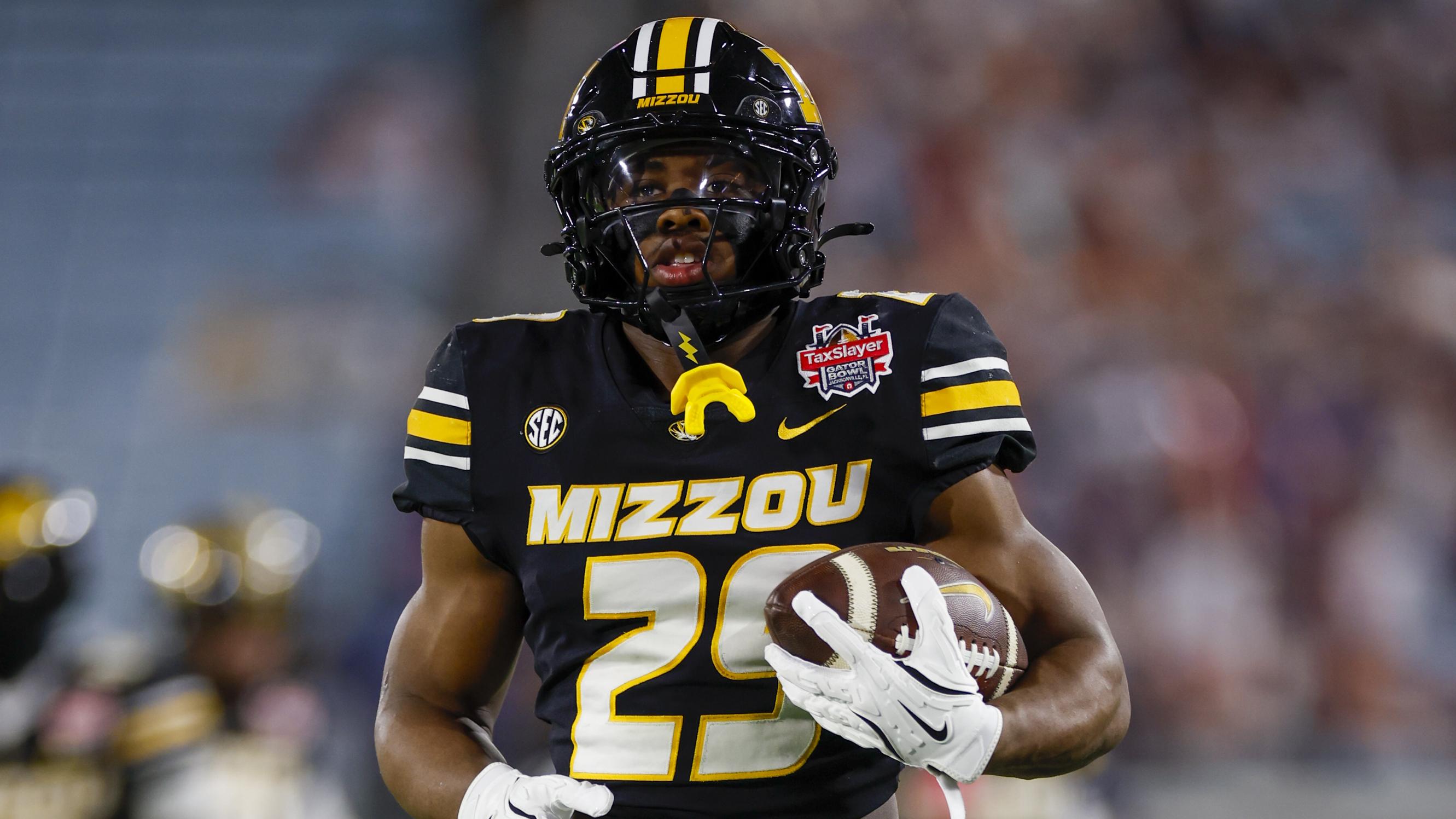 COLLEGE FOOTBALL: DEC 27 TaxSlayer Gator Bowl Virginia vs Missouri