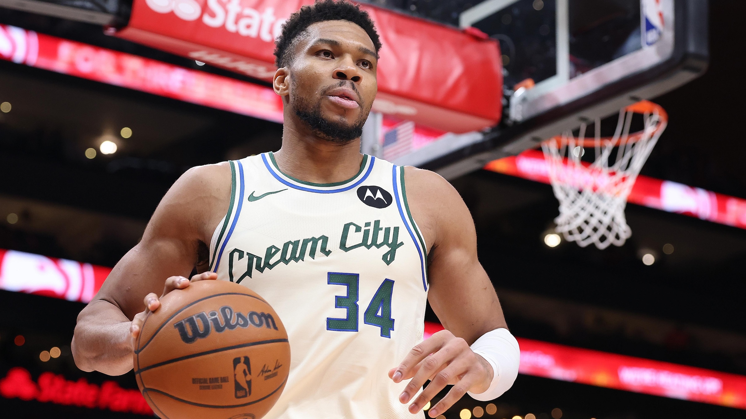 Milwaukee Bucks v Atlanta Hawks