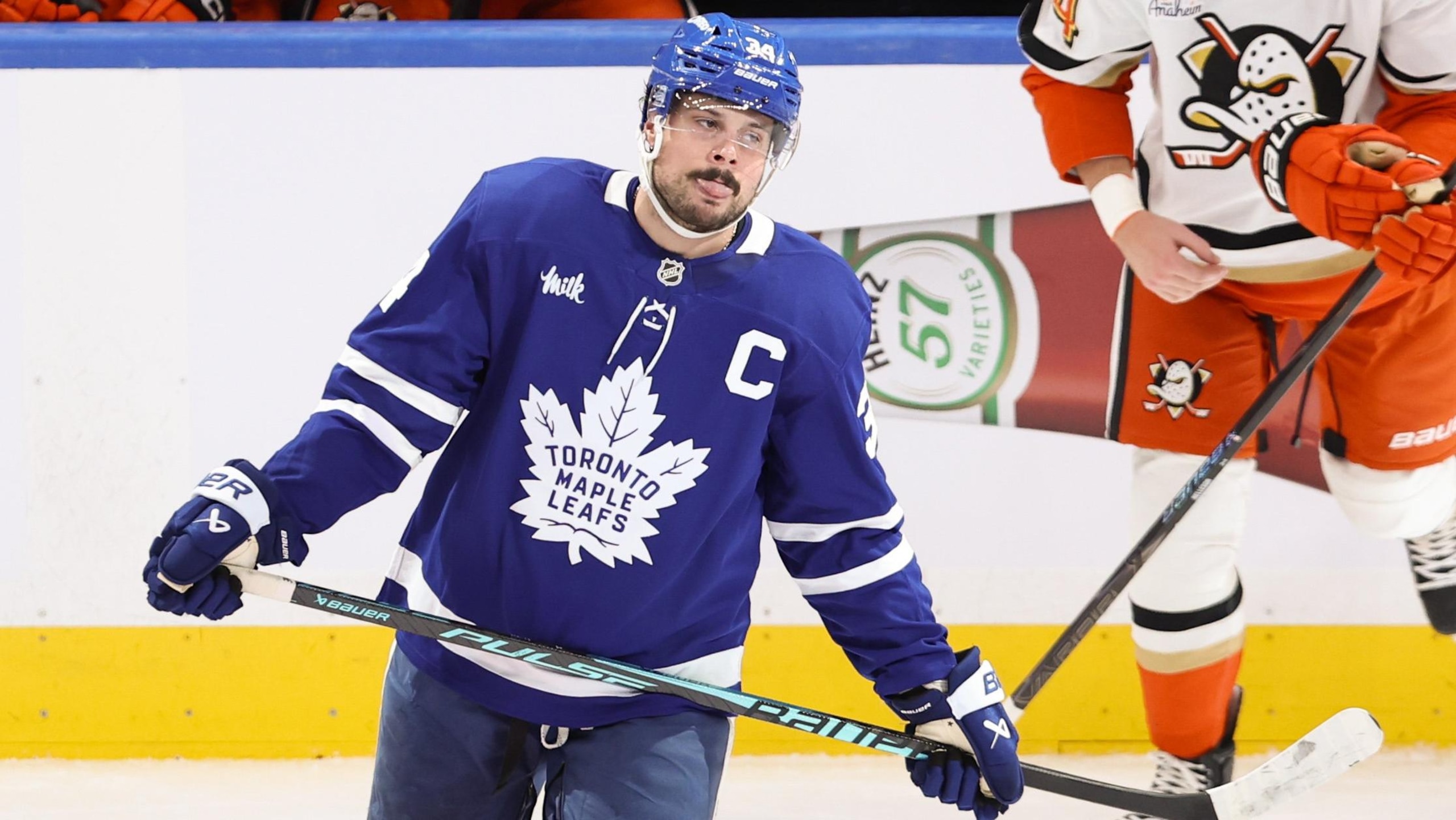 Toronto Maple Leafs take on the Anaheim Ducks at the Scotiabank arena