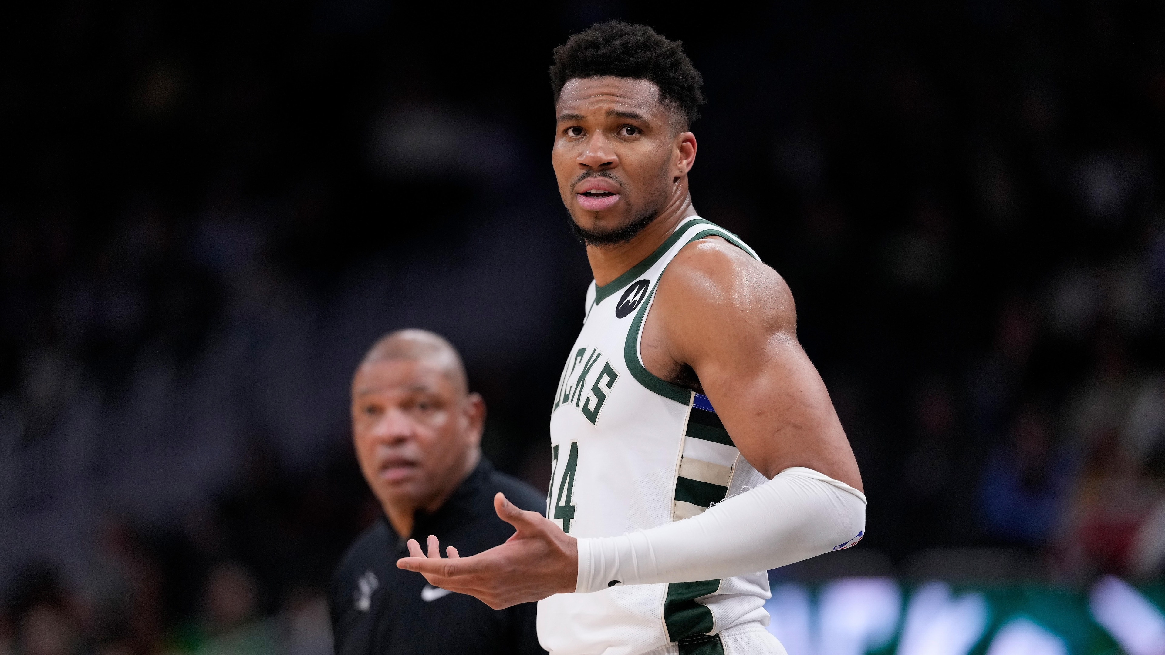 Phoenix Suns v Milwaukee Bucks