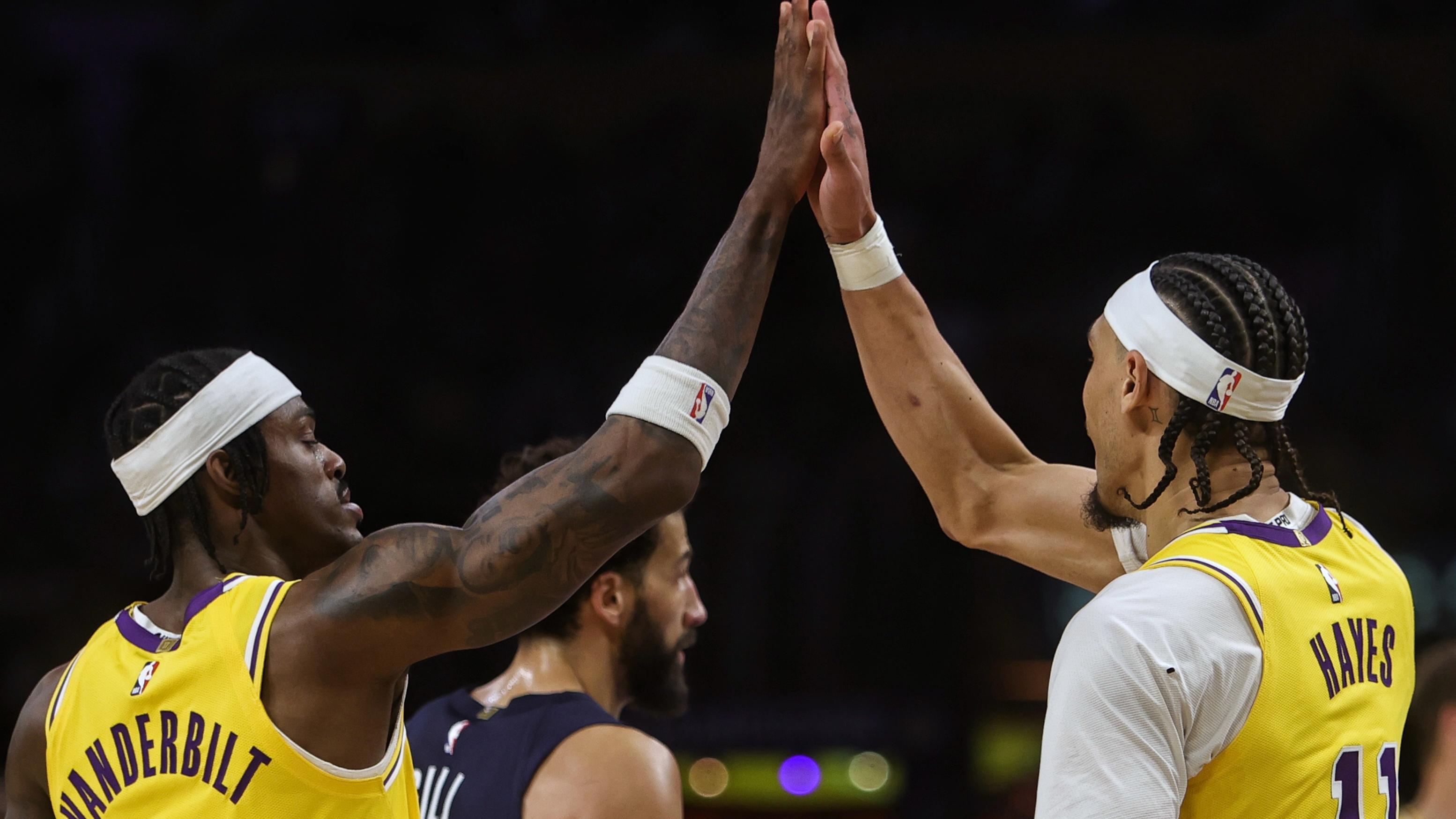 Washington Wizards v Los Angeles Lakers