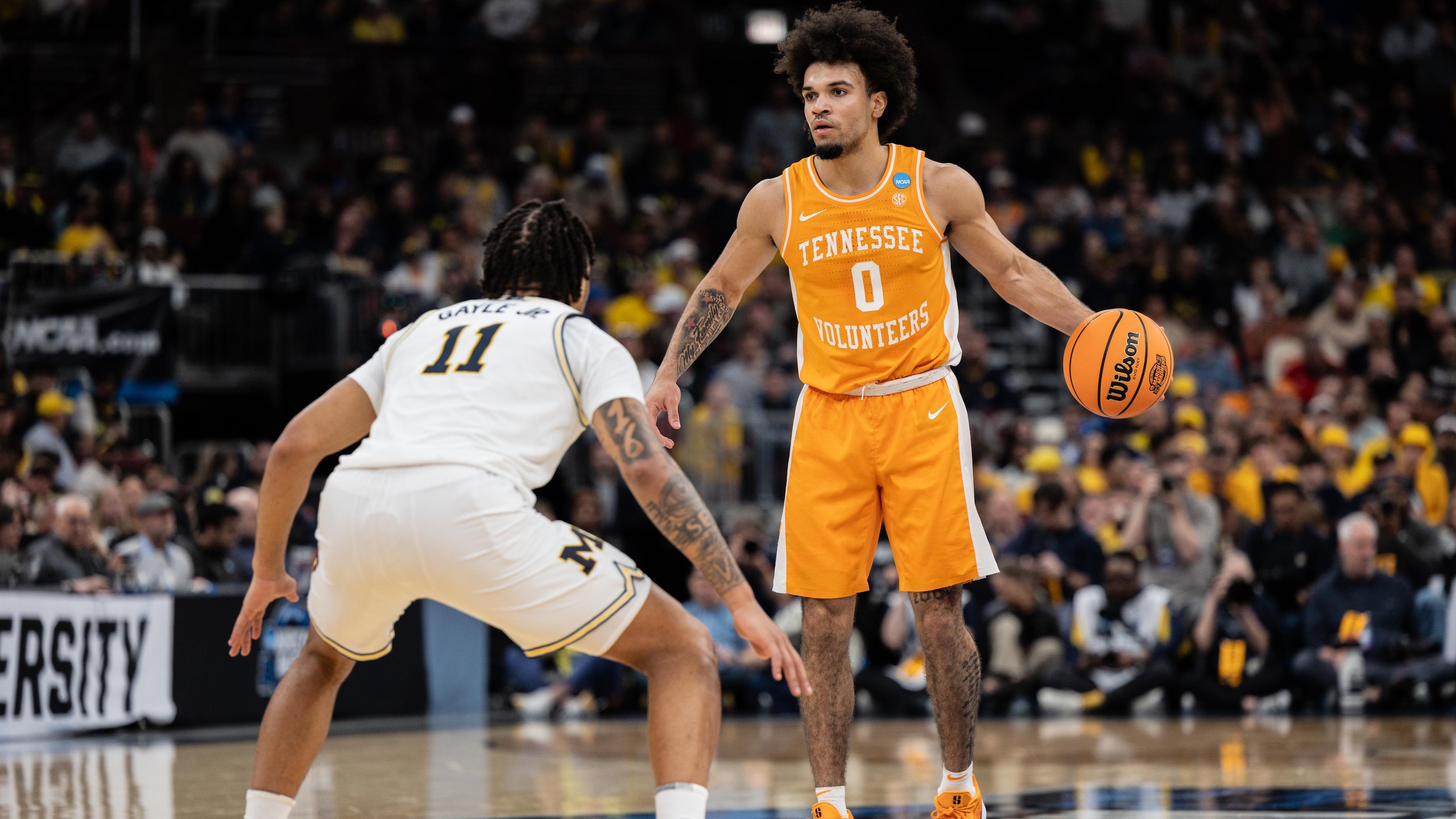 Ja'Kobi Gillespie (R) of the Tennessee Volunteers in