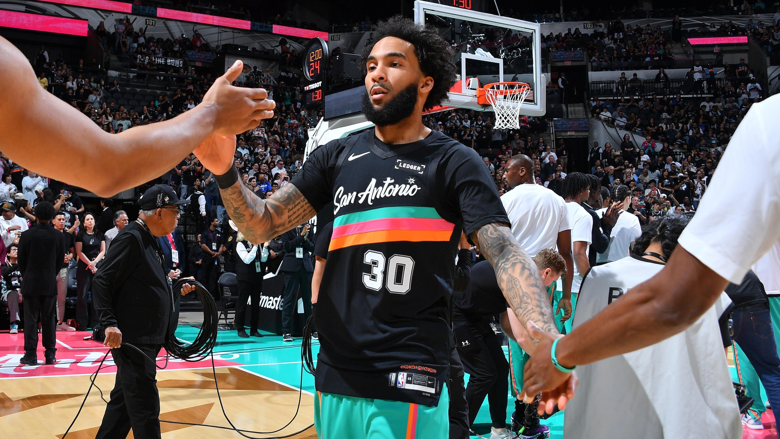 Dallas Mavericks v San Antonio Spurs