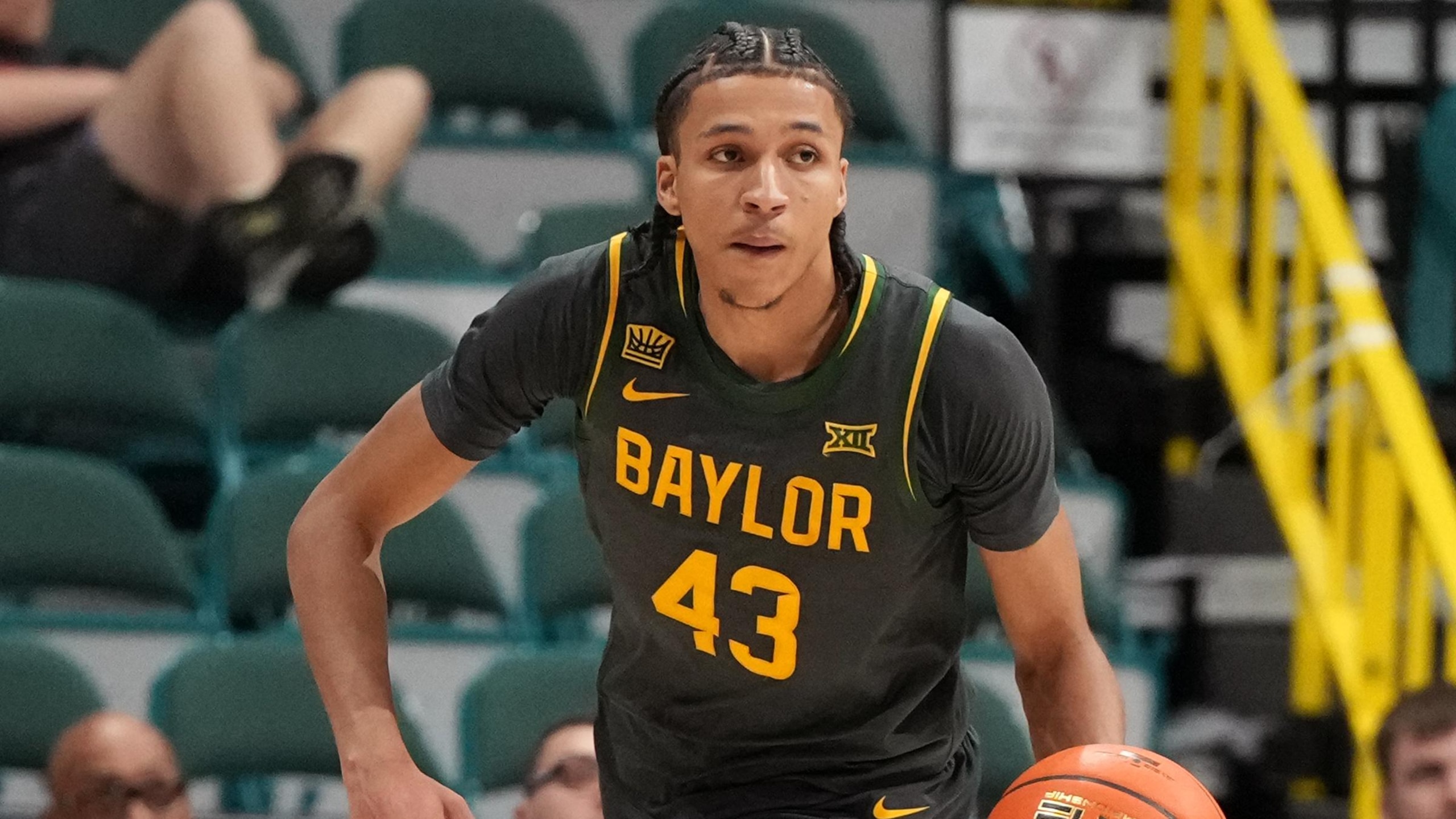 College Basketball Crown - Quarterfinal