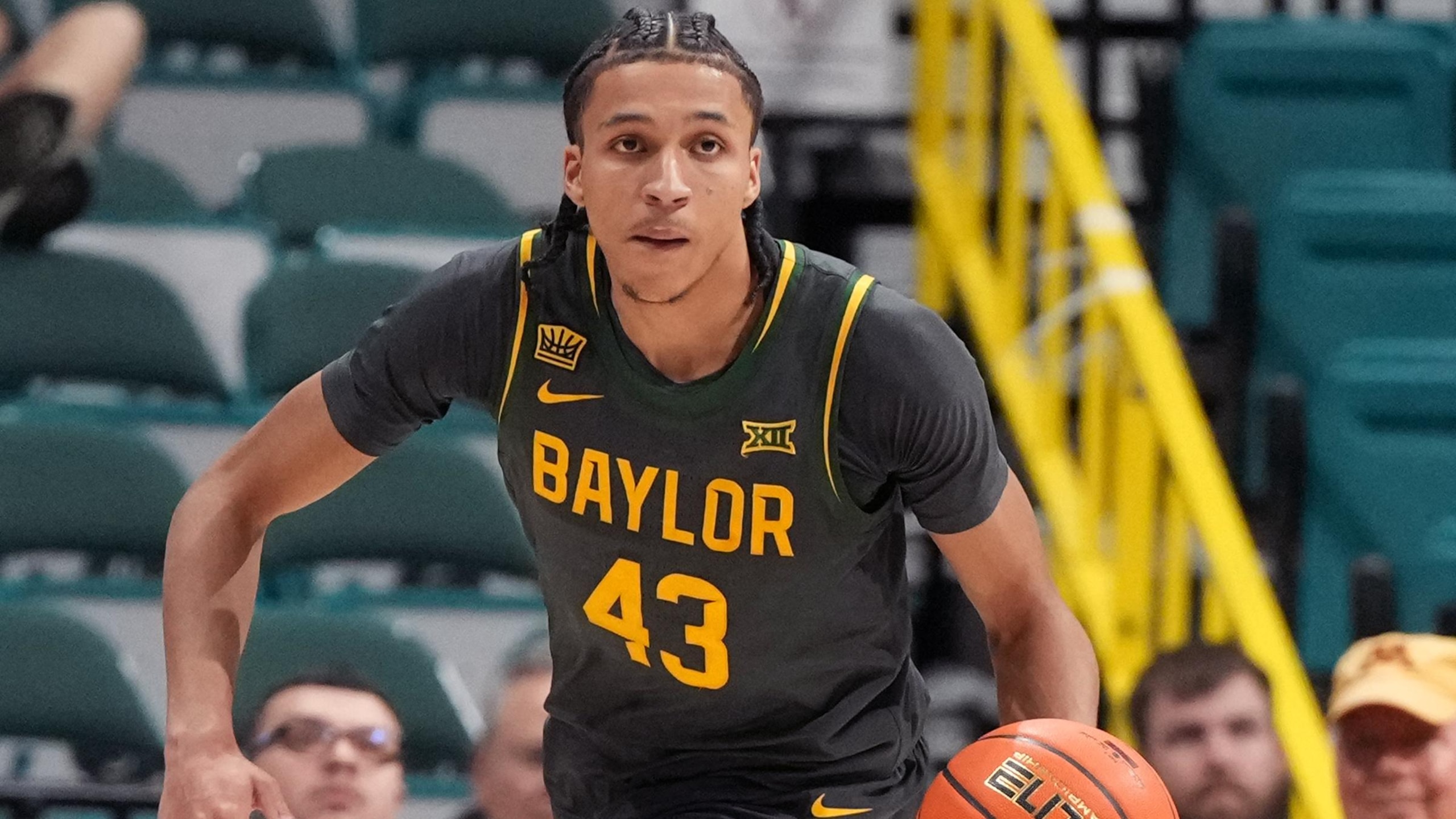 College Basketball Crown - Quarterfinal